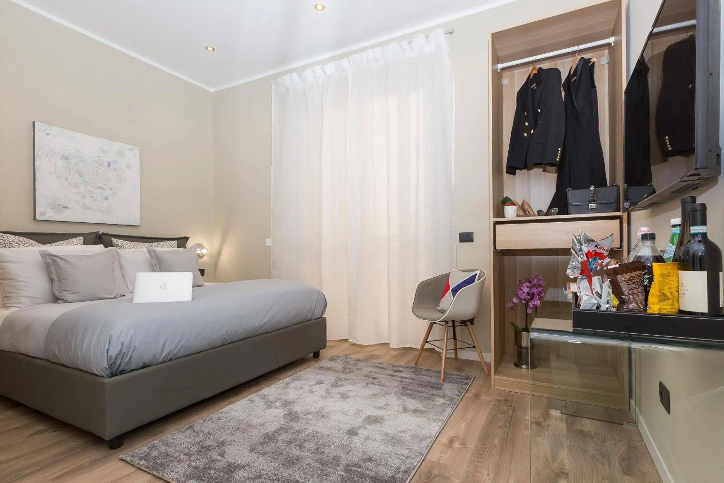 Deluxe Double Room with Balcony in 126 Gracchi Suites Deluxe Double Room with Balcony in 126 Gracchi Suites