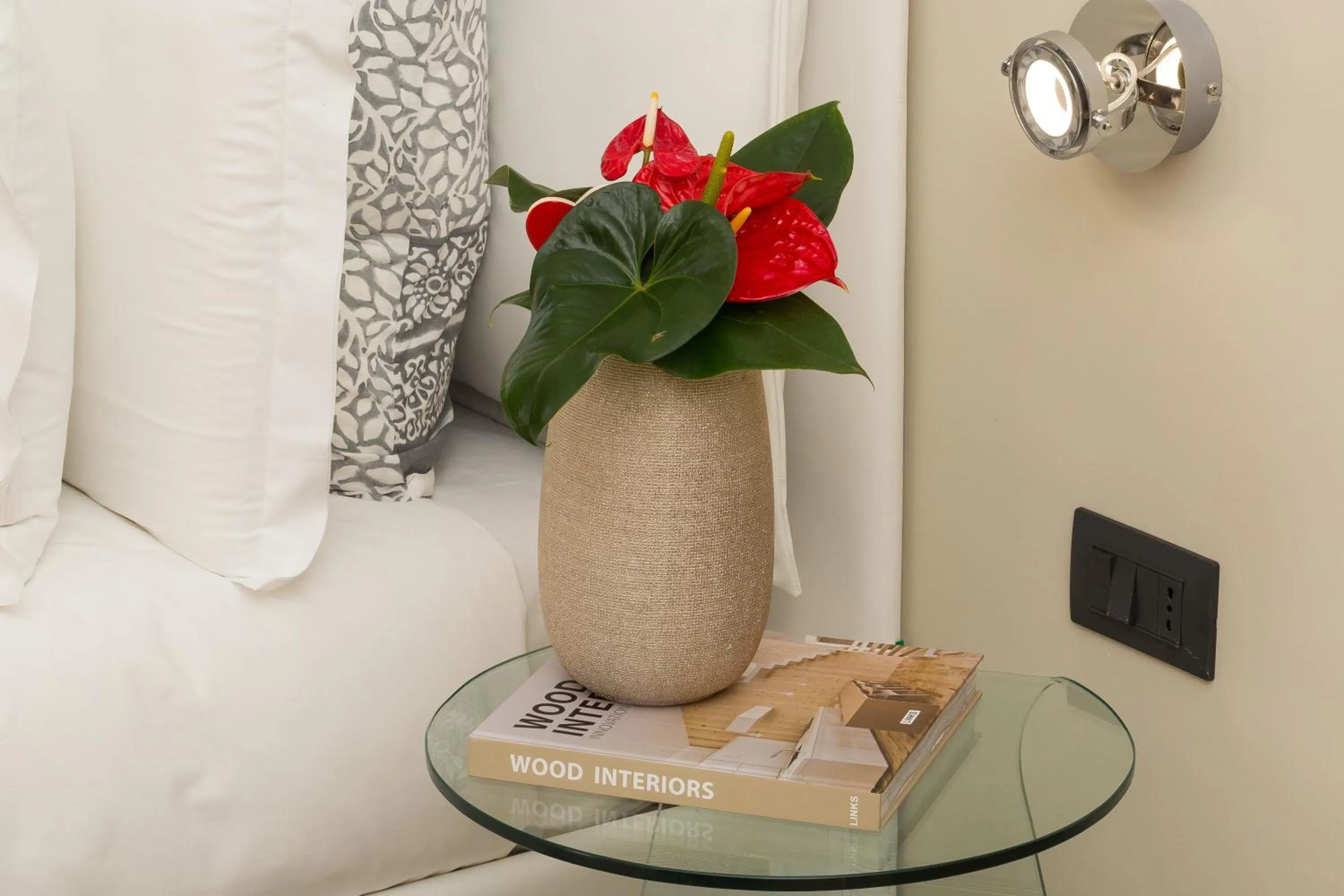 Decorative detail in 126 Gracchi Suites