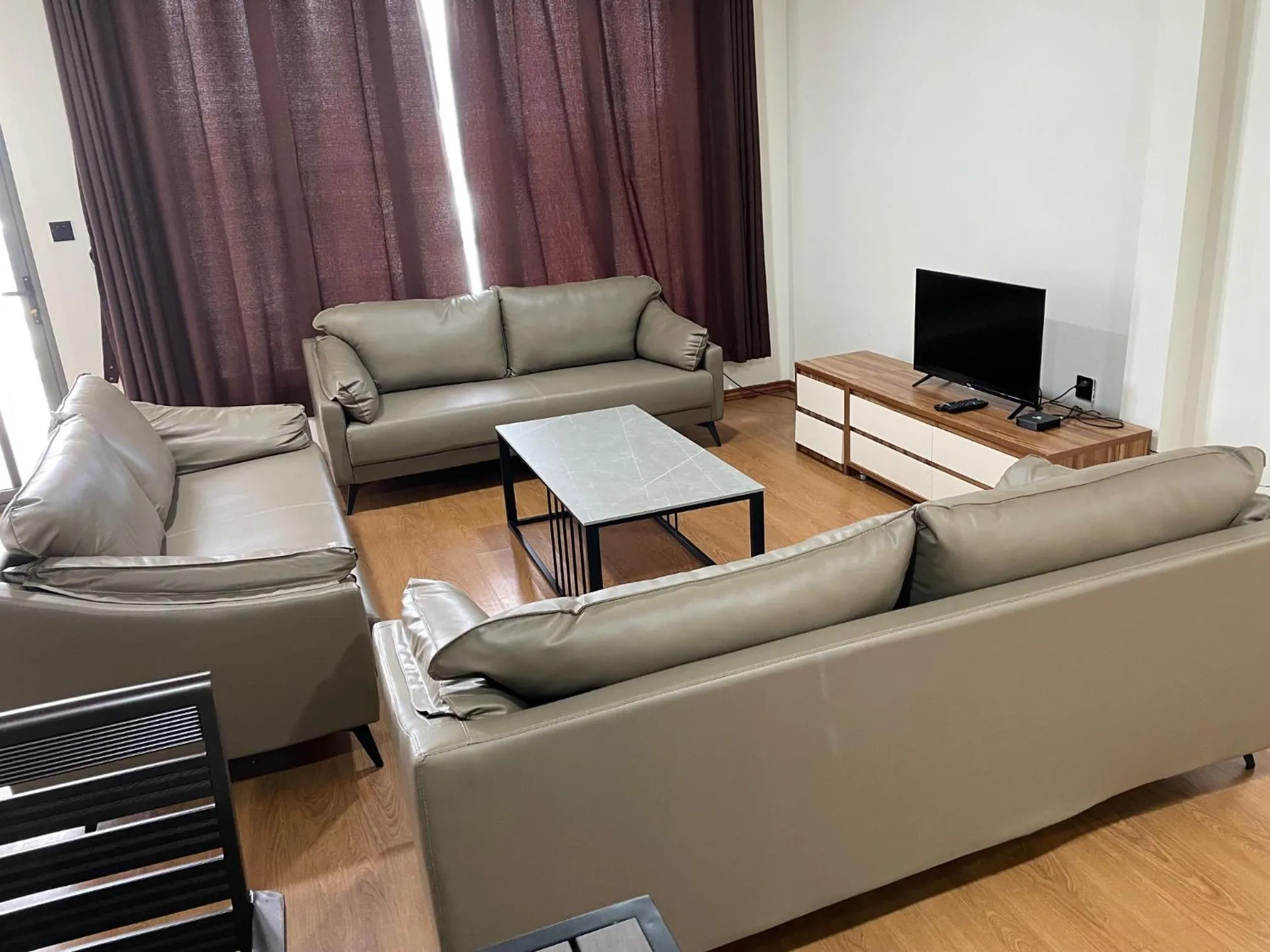 Communal lounge/ TV room in Nasau Resort & Villas