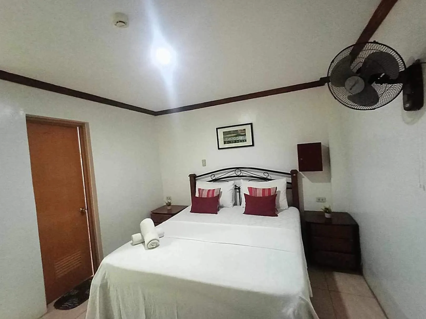 Bed in Double Diamond Inn Guest House