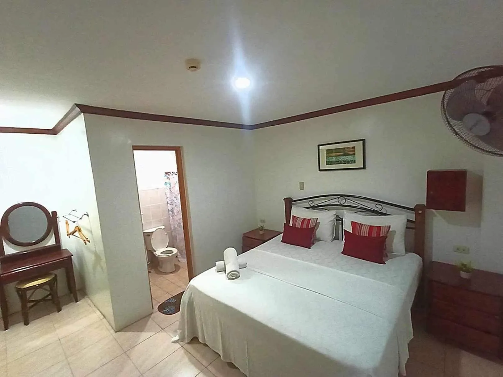 Bed in Double Diamond Inn Guest House