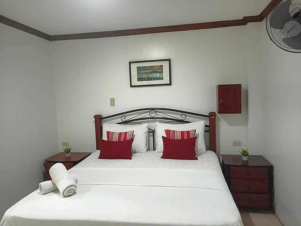 Bed in Double Diamond Inn Guest House