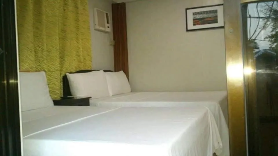 Bed in Double Diamond Inn Guest House