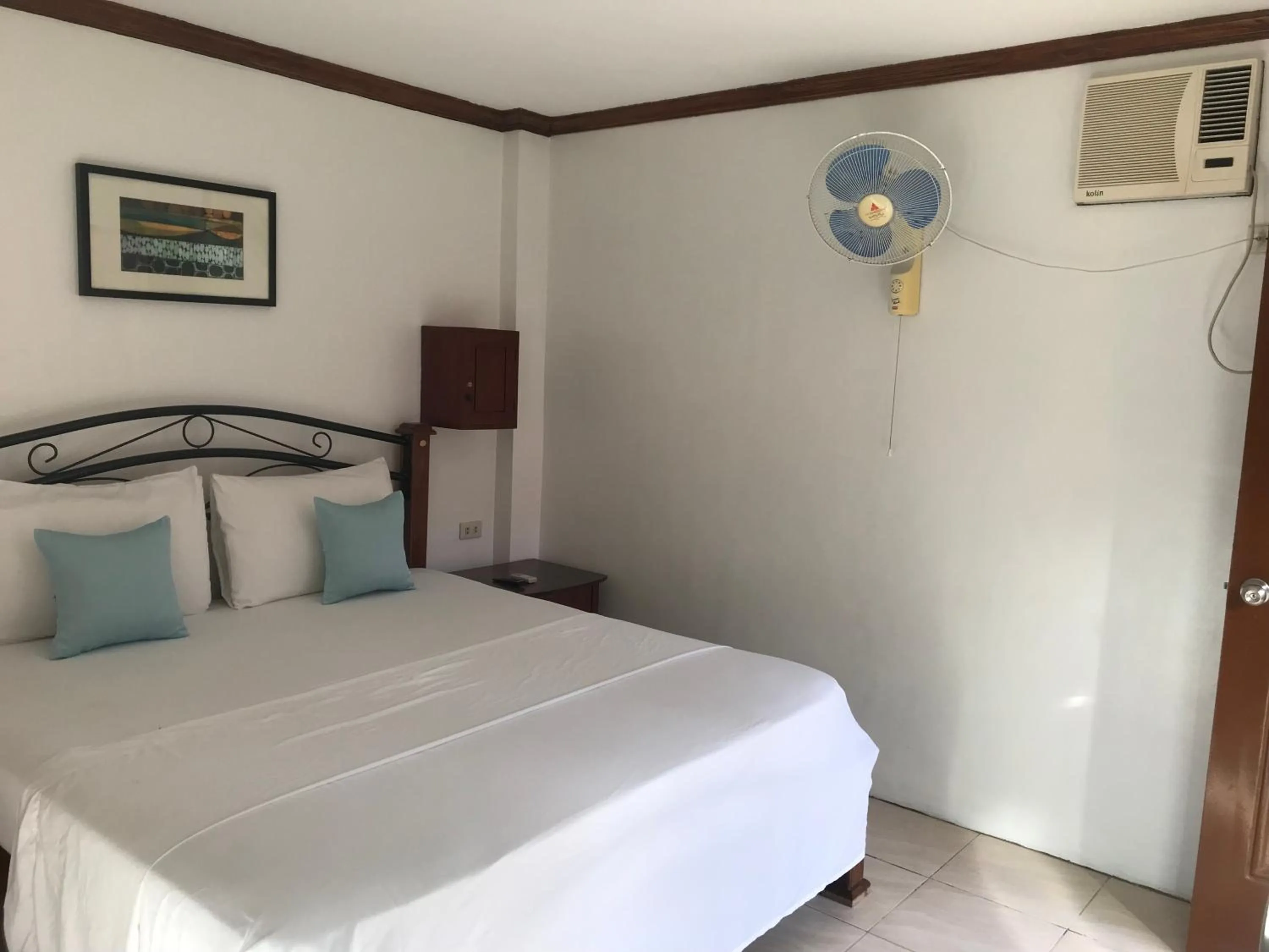 Bed in Double Diamond Inn Guest House