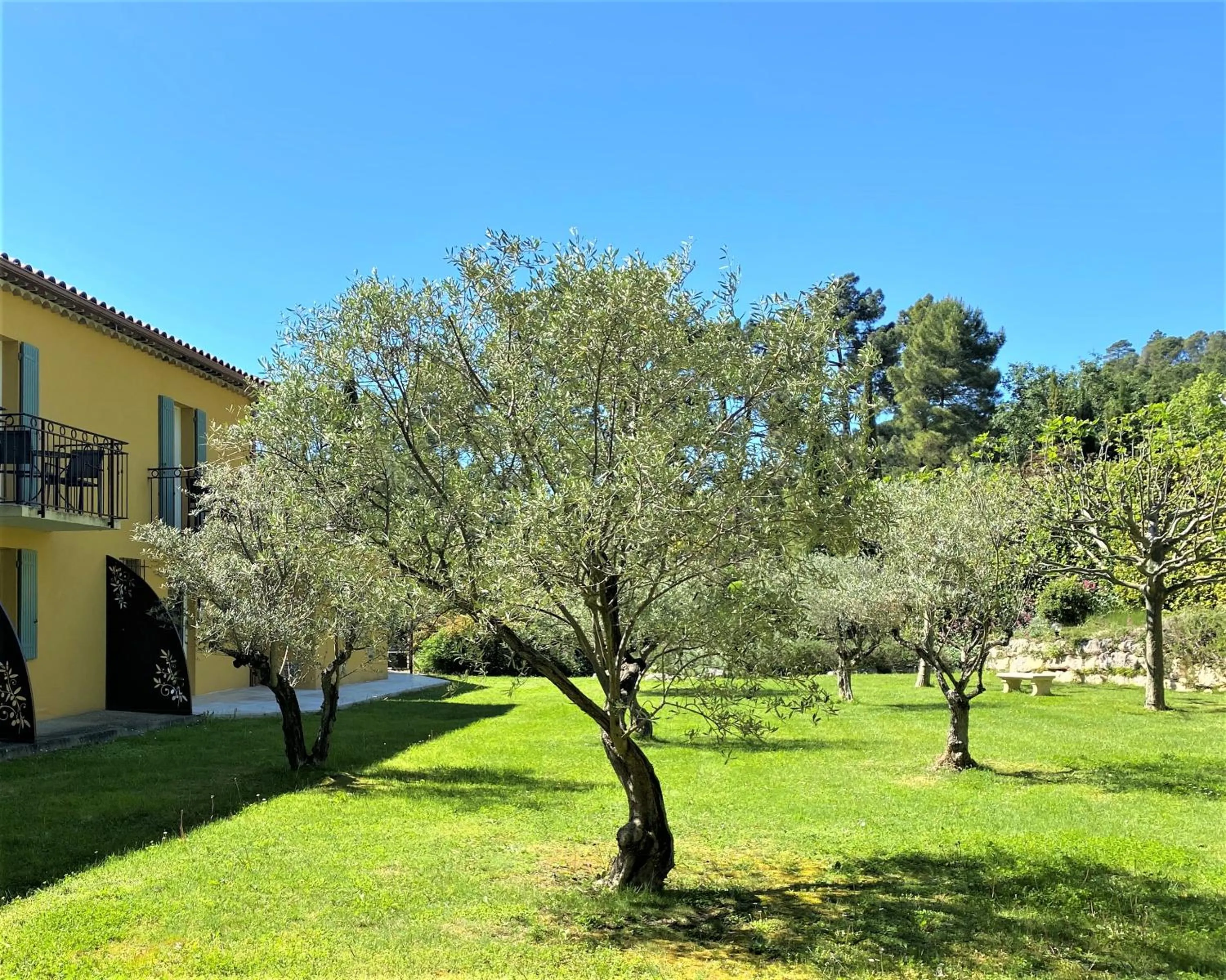 Property building in Les Sables d'Ocre & SPA