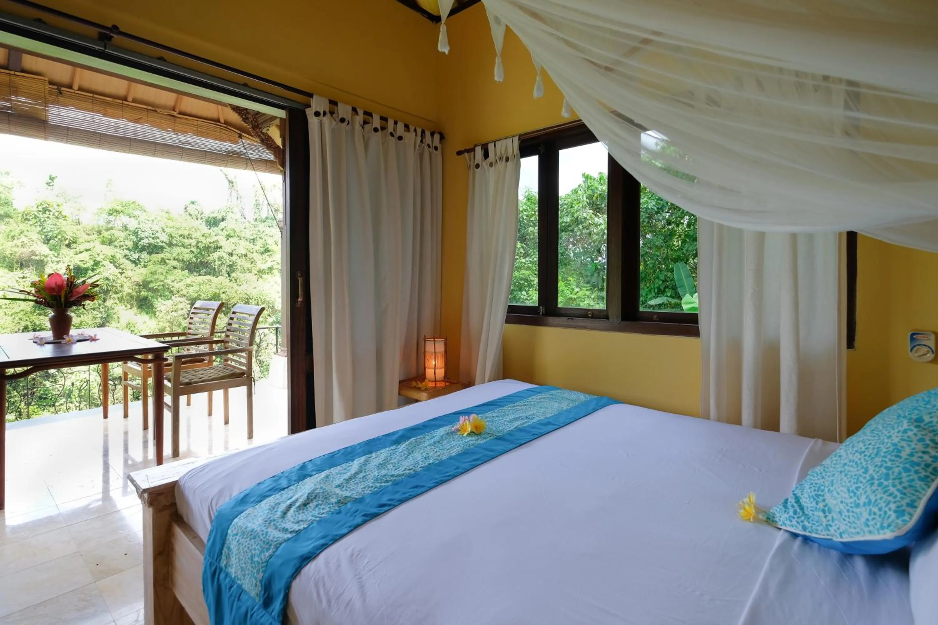 Bed in Sunrise Villa Ubud