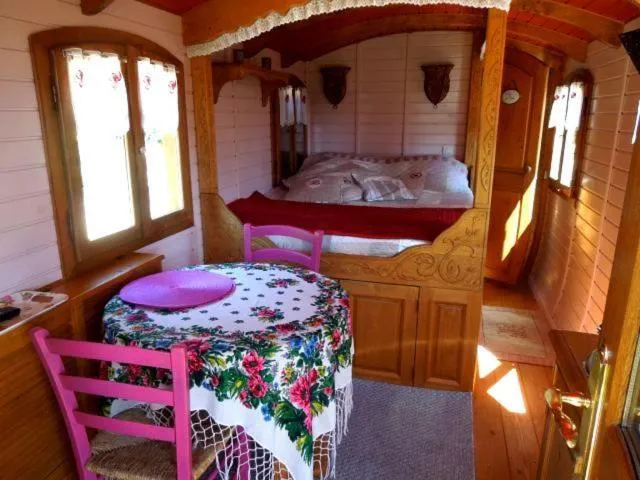 Bed in La Clé des Roulottes