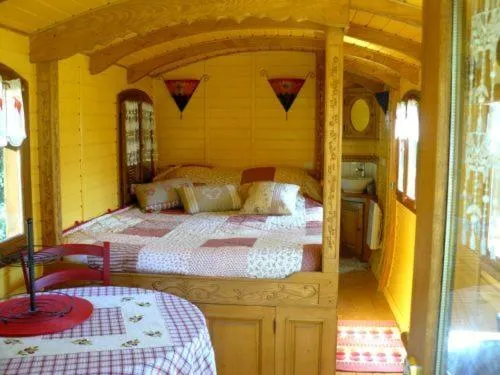Bed in La Clé des Roulottes