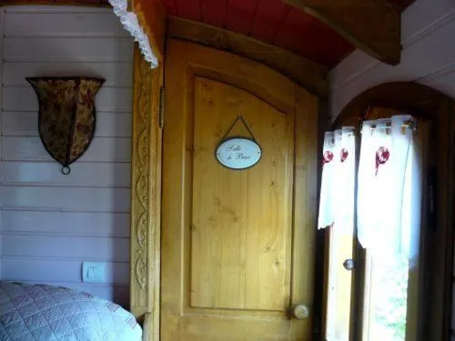 Bed in La Clé des Roulottes