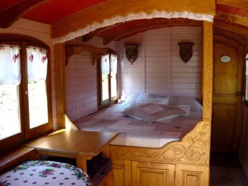 Bed in La Clé des Roulottes