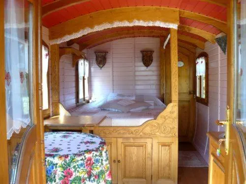 Bed in La Clé des Roulottes