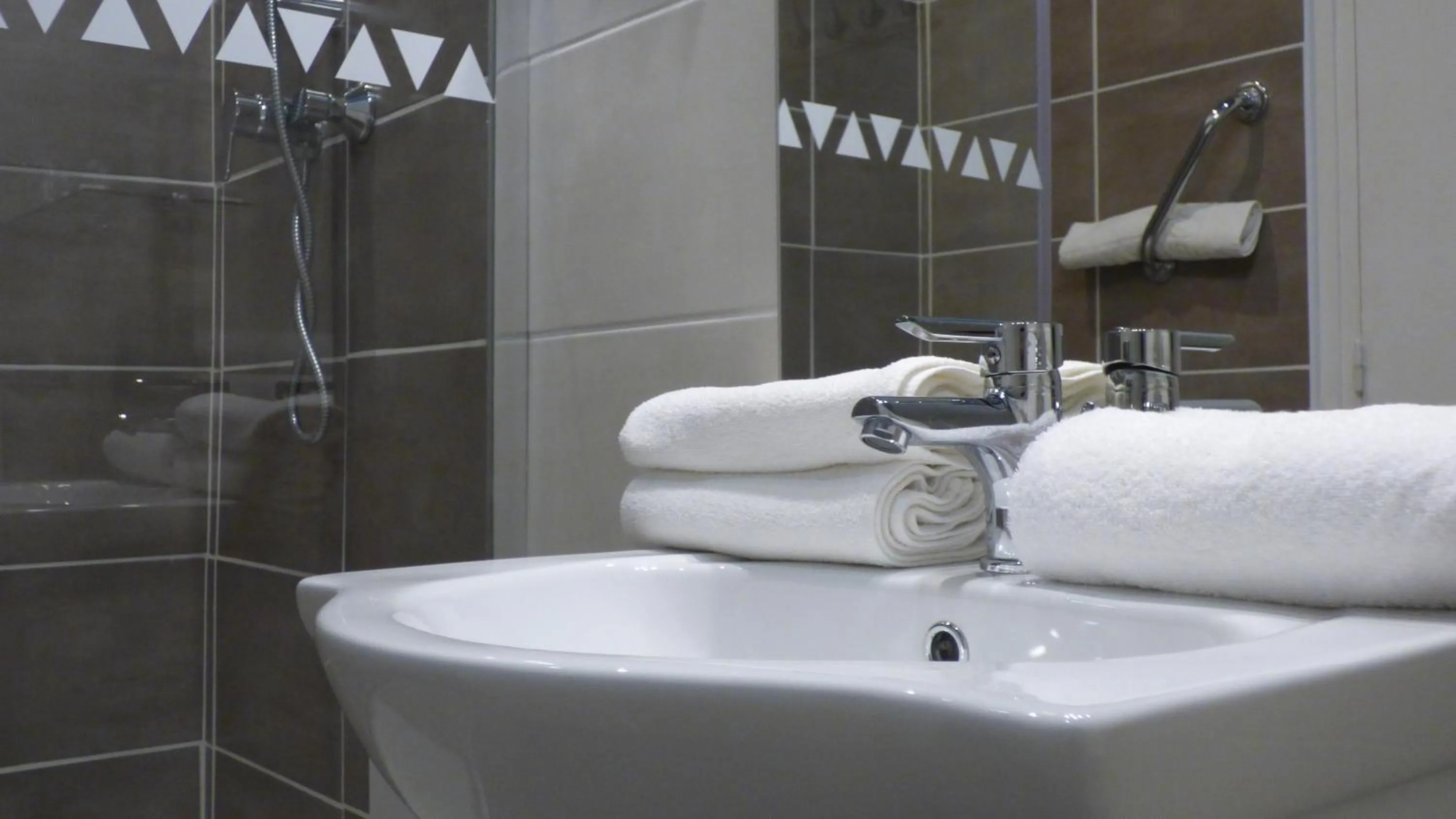 Triple Room in Hôtel Saint Jean