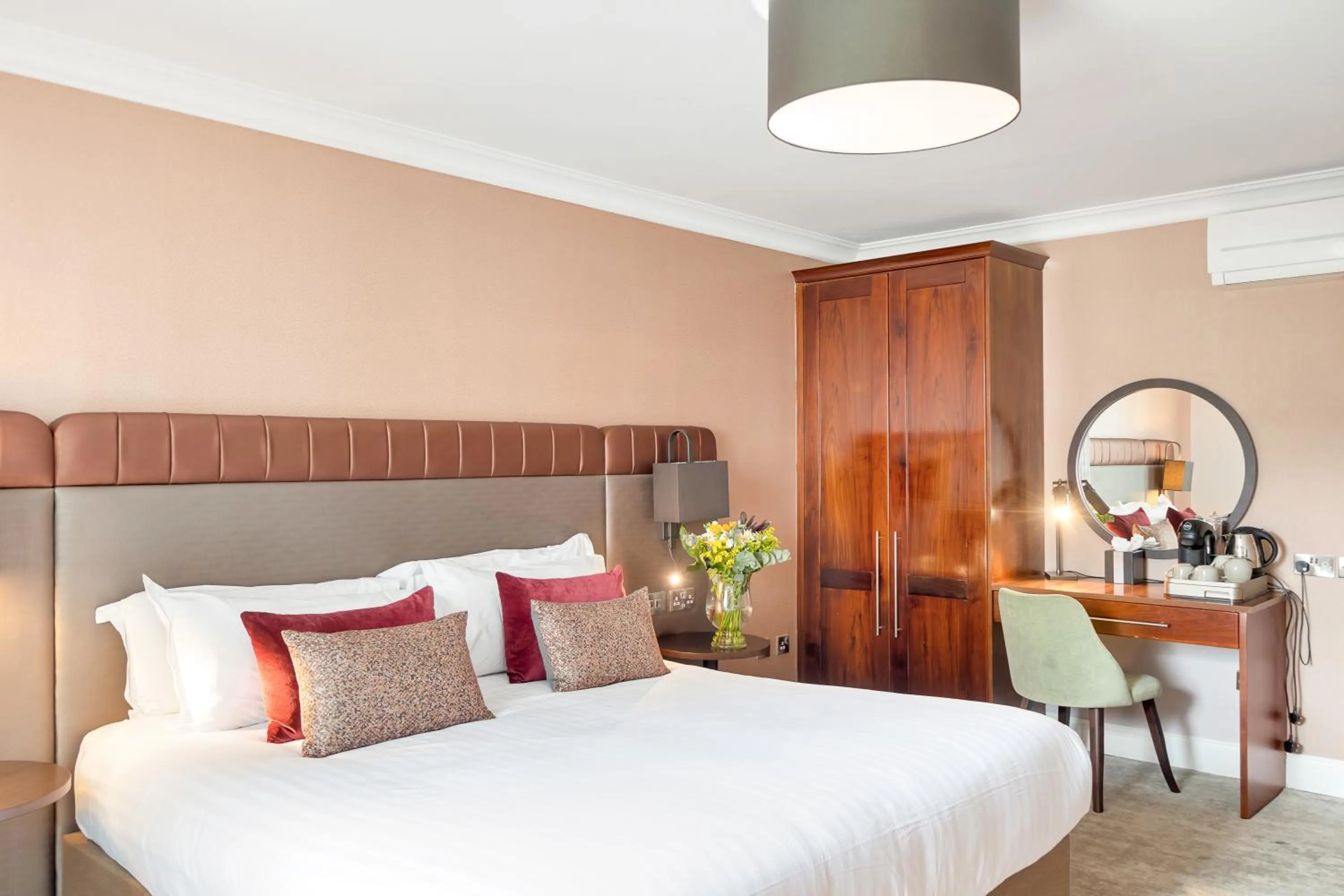 Bedroom, Bed in The Kingsley Hotel