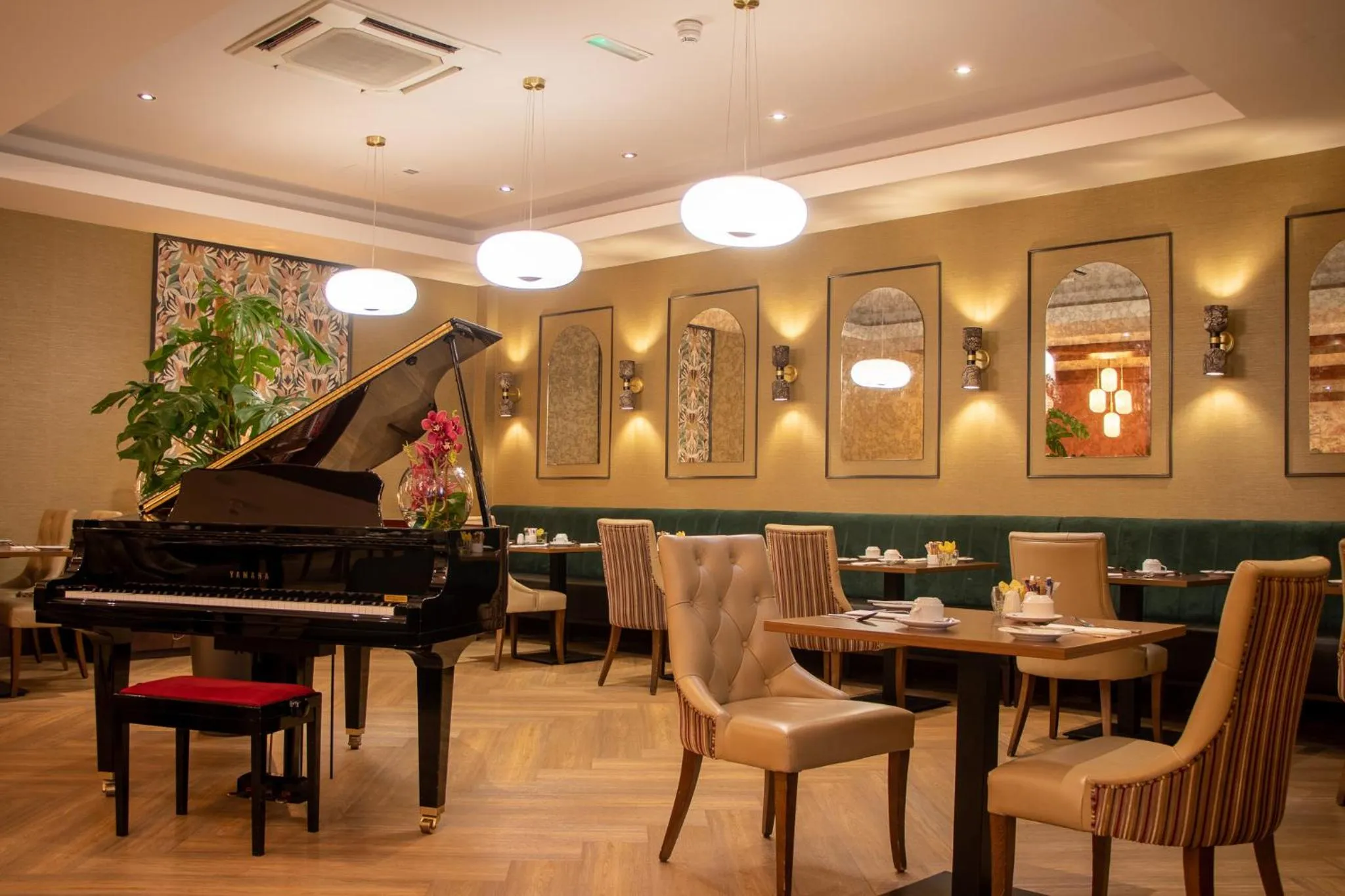 Restaurant/places to eat in The Kingsley Hotel