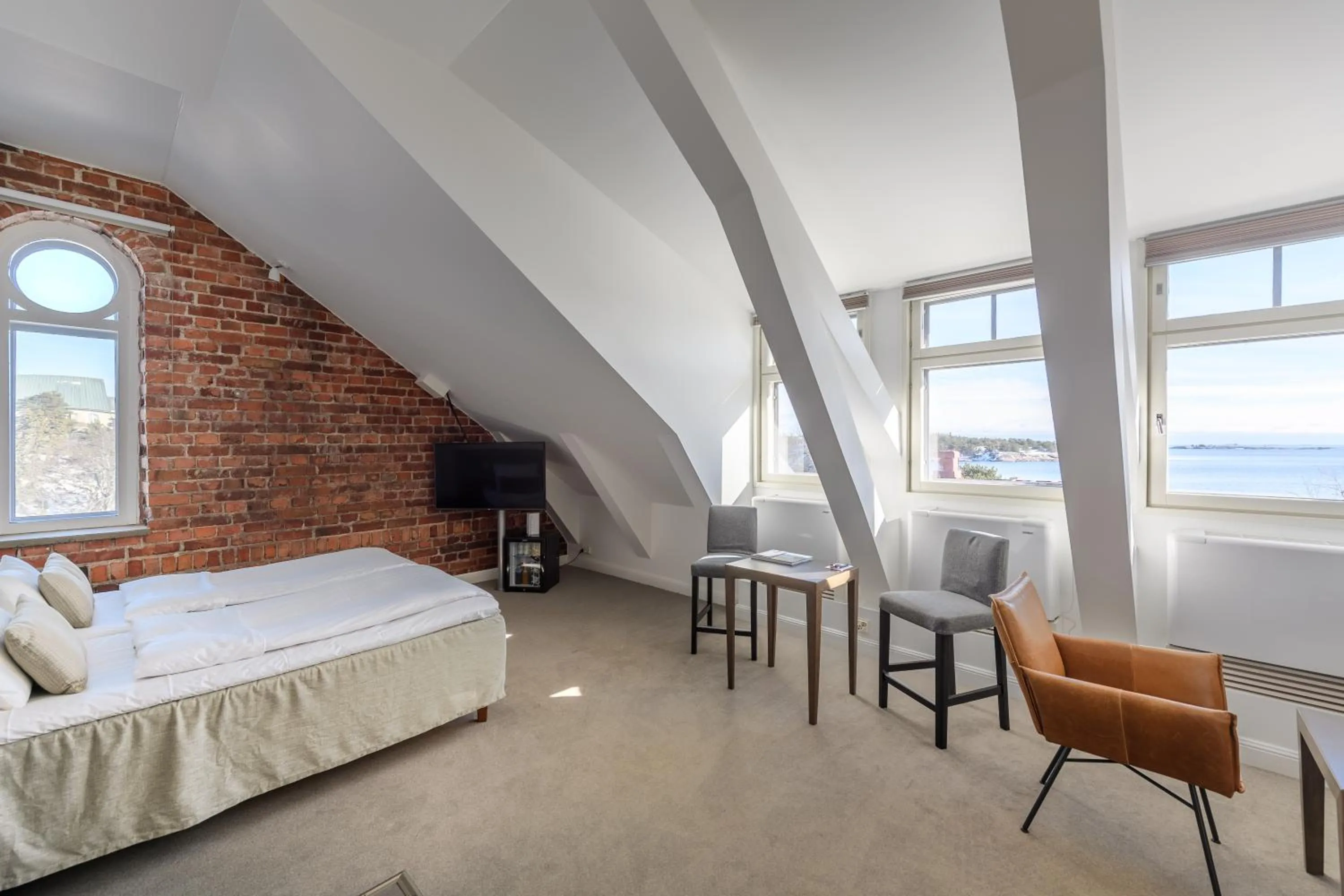 Bed in Regatta Spa Hotel