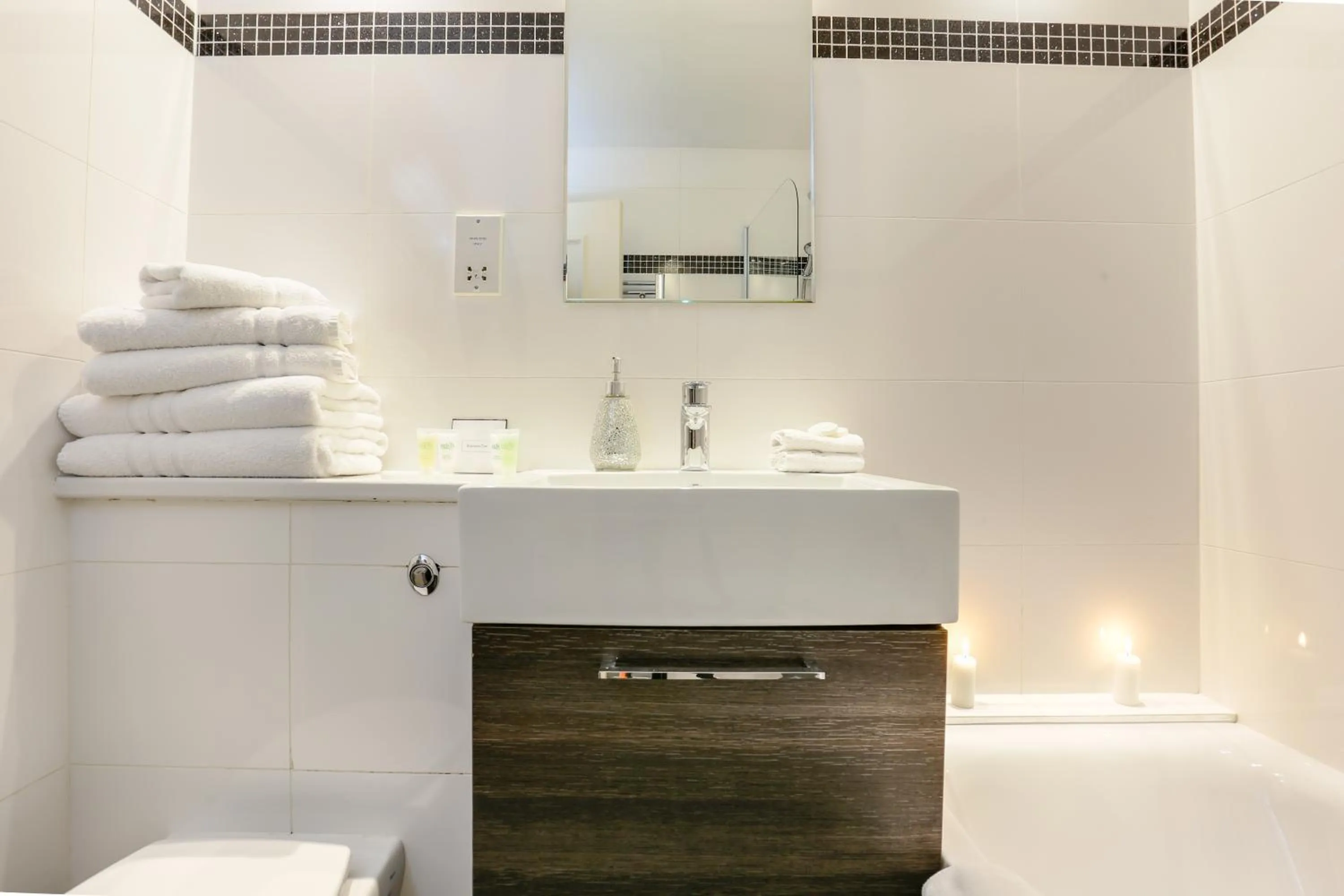 Toilet in Park Lane Apartments/Shaw House