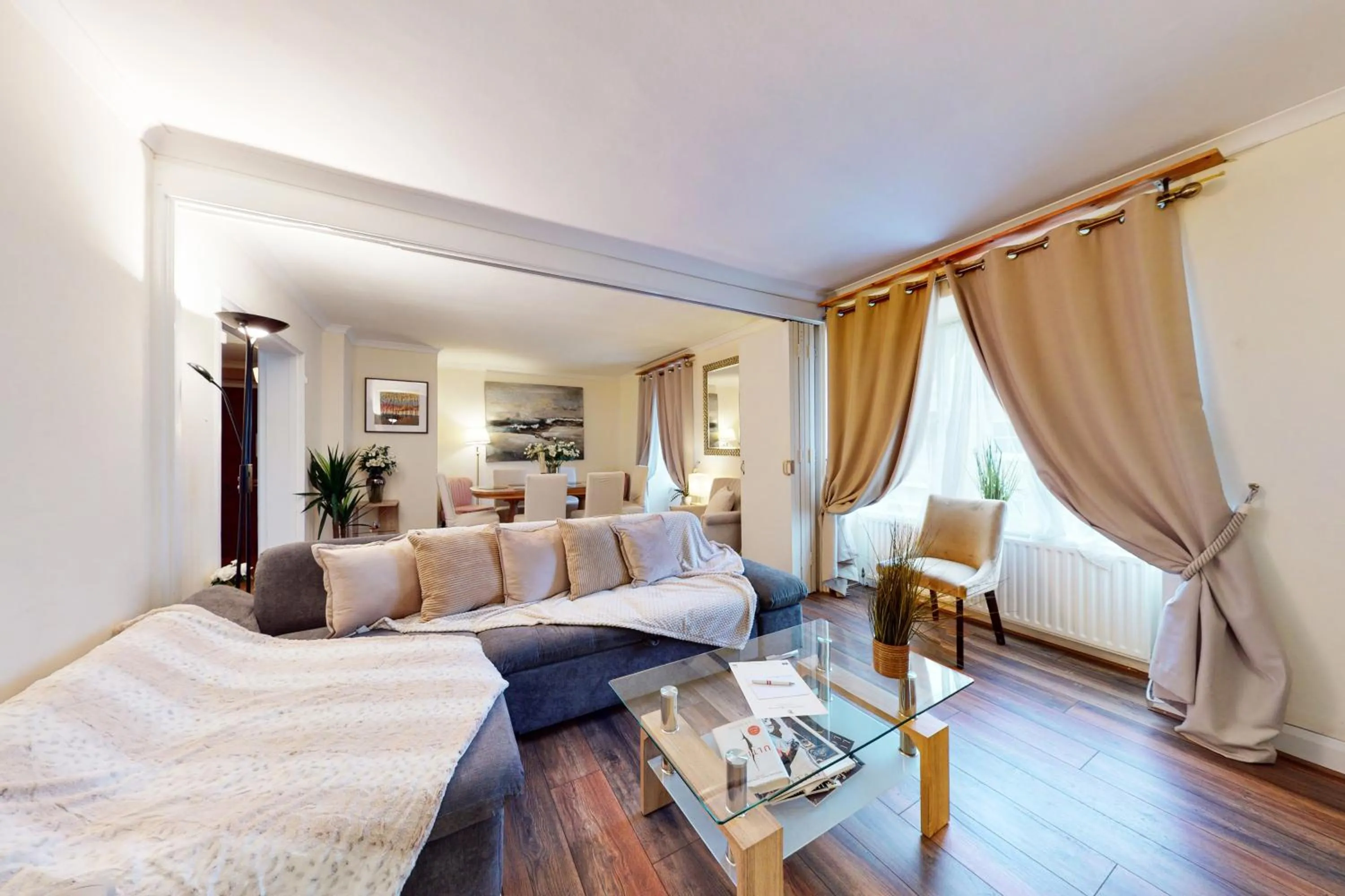 King One-Bedroom Apartment in Park Lane Apartments/Shaw House