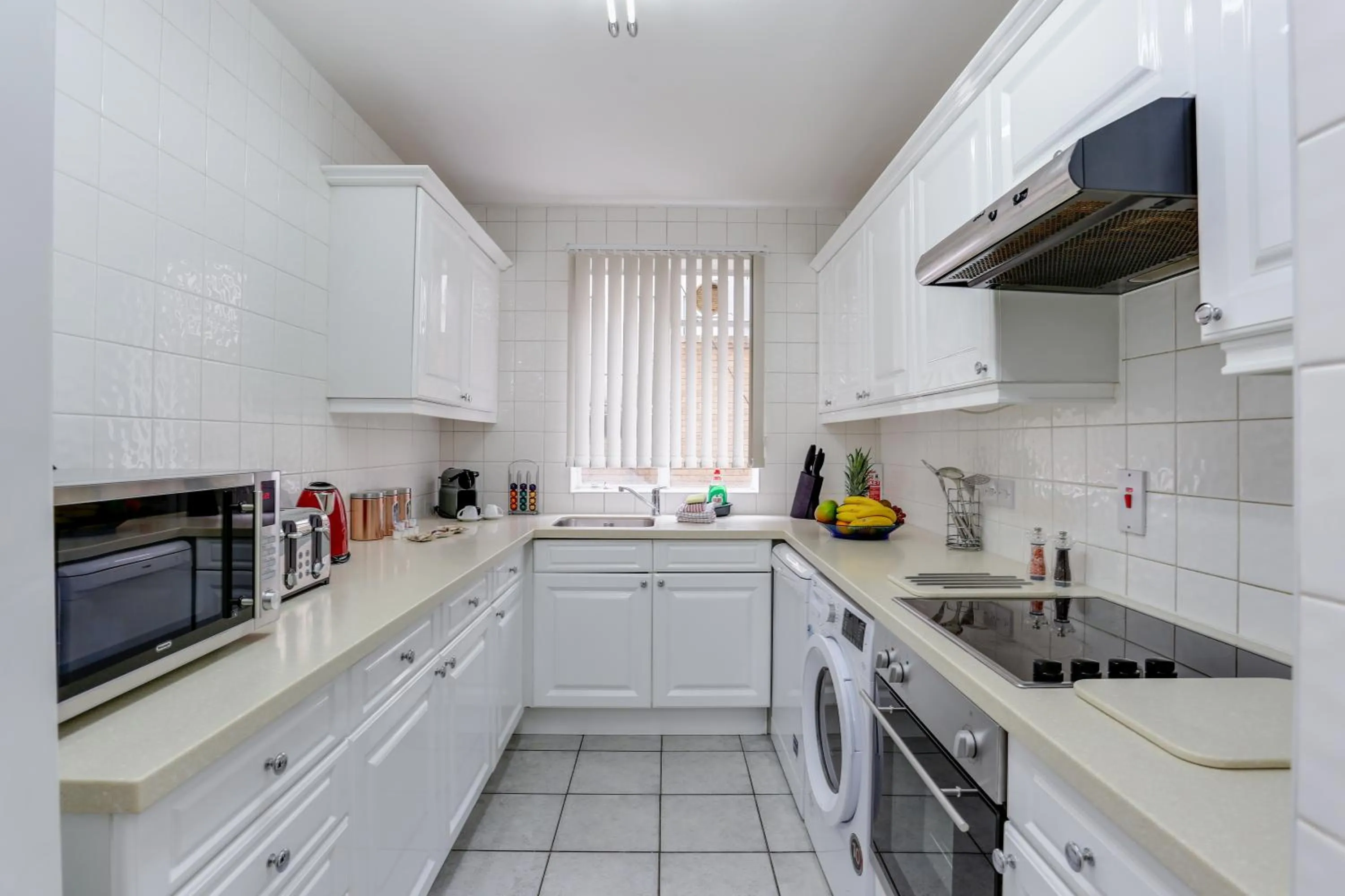 Kitchen or kitchenette in Park Lane Apartments/Shaw House