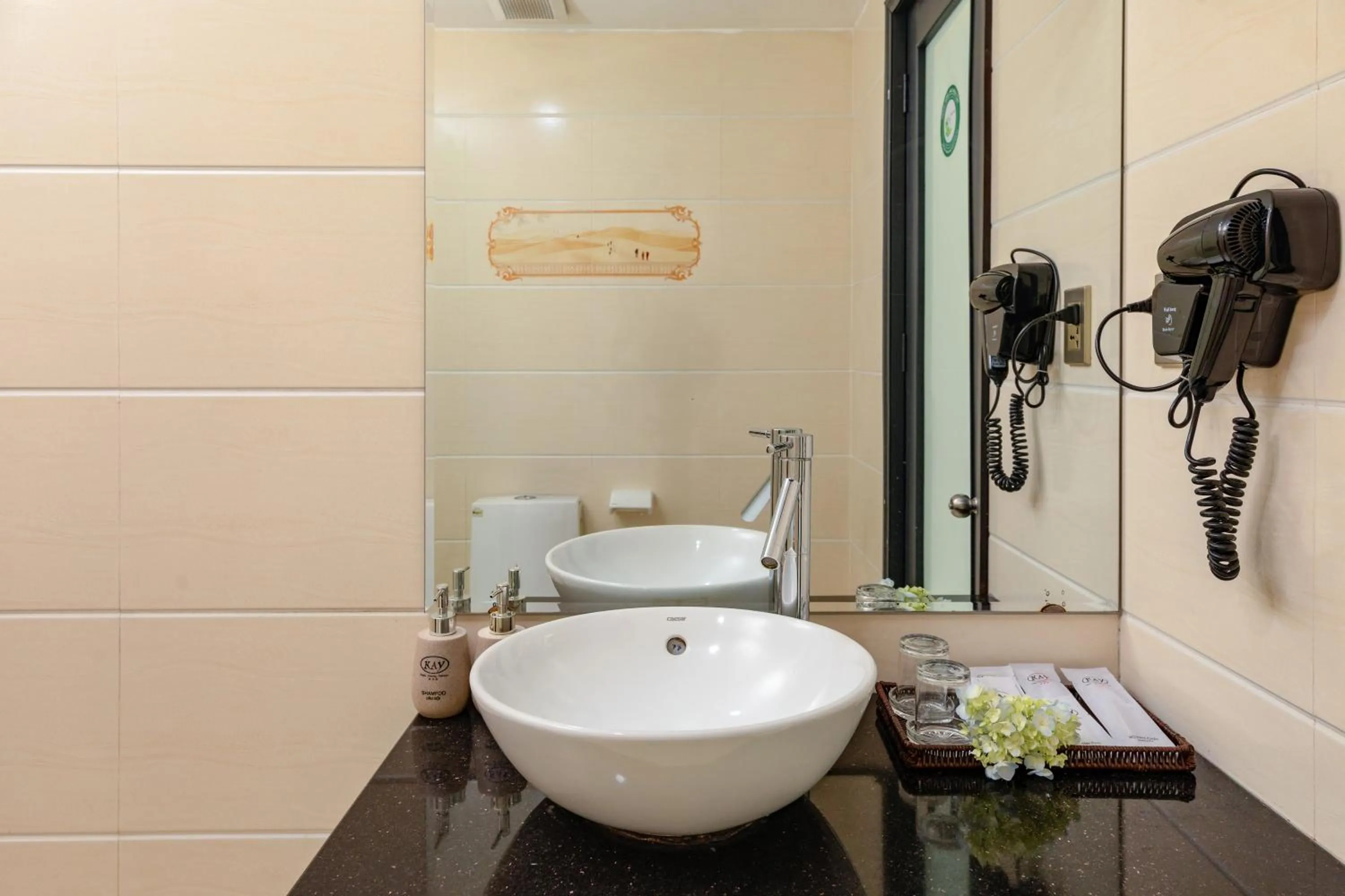 Toilet in Kay Han Riverfront Hotel Da Nang