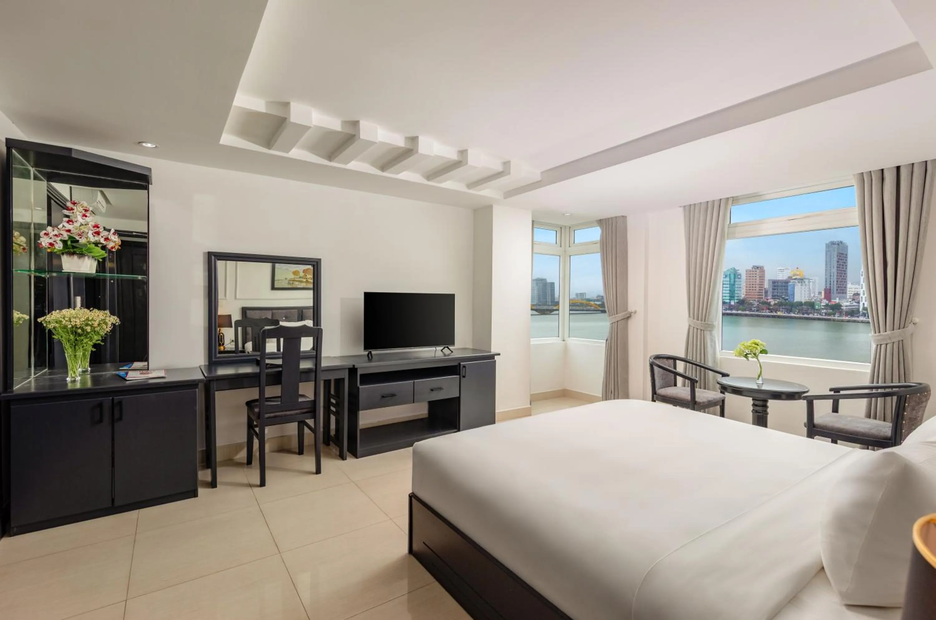 River view, Bed in Kay Han Riverfront Hotel Da Nang