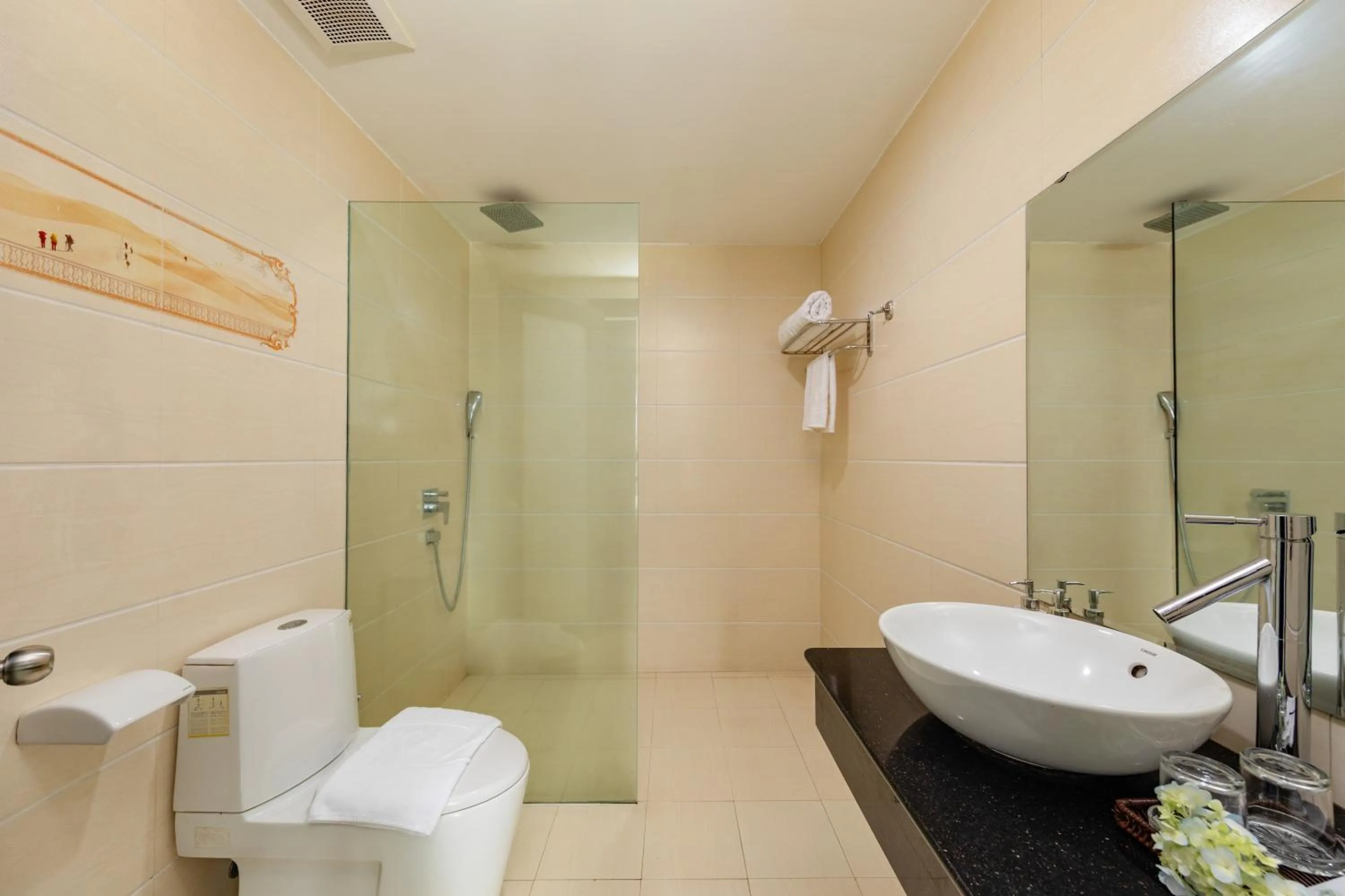 Bathroom in Kay Han Riverfront Hotel Da Nang