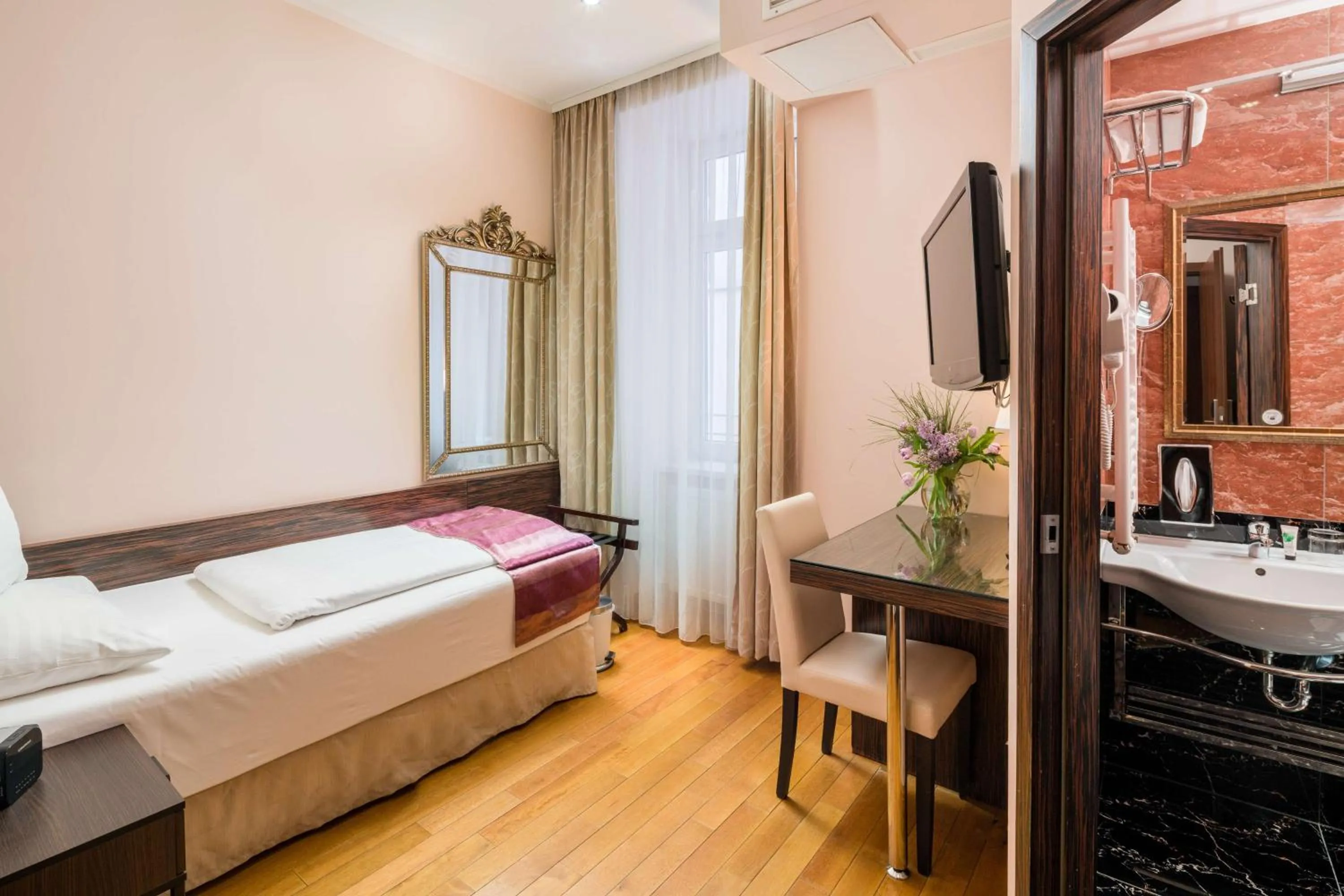 Bedroom, Bed in Best Western Plus Hotel Arcadia