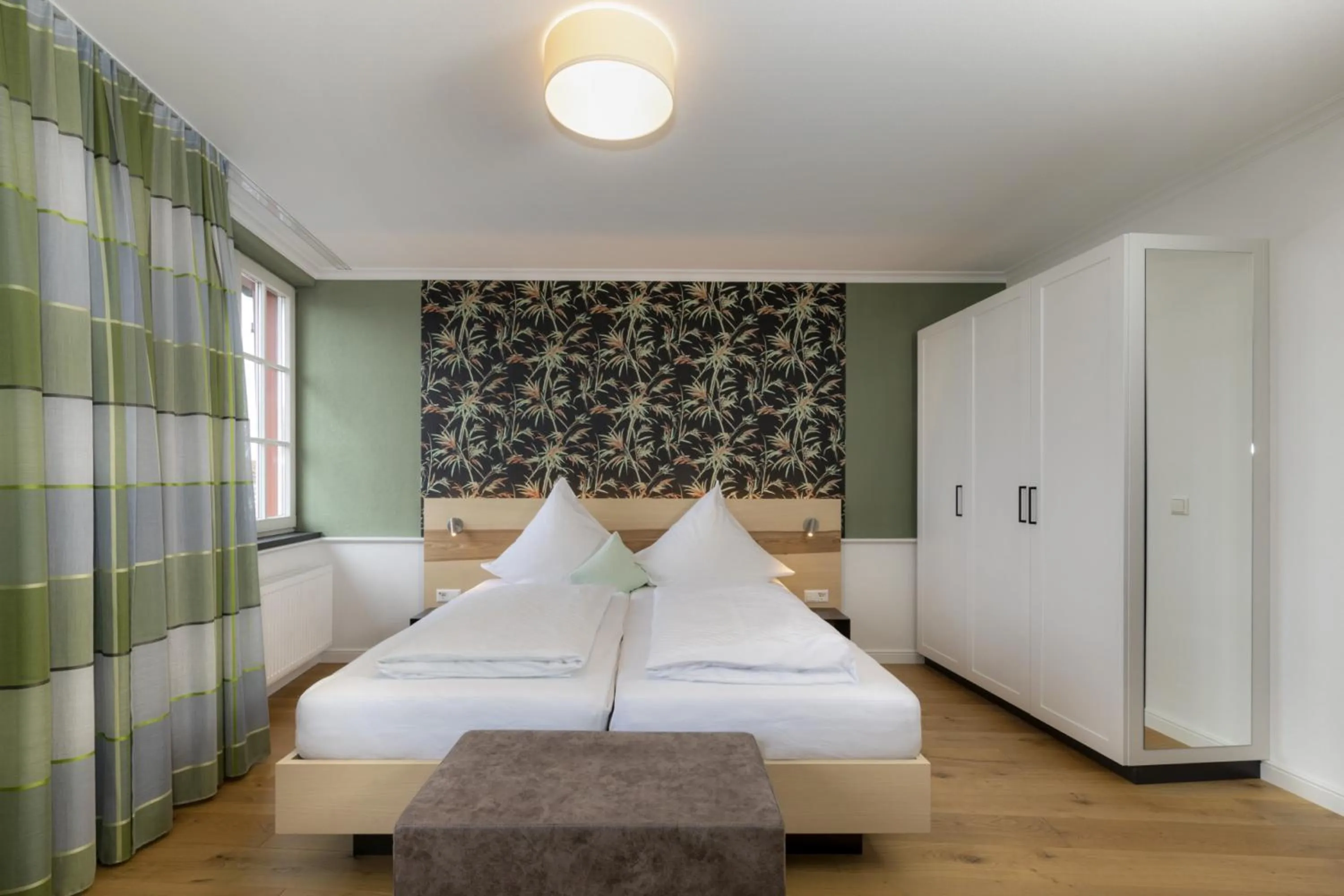 Bedroom, Bed in Hotel Der Löwen