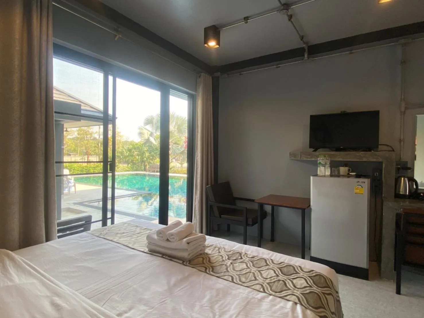 Photo of the whole room, Bed in Midtown Sukhothai