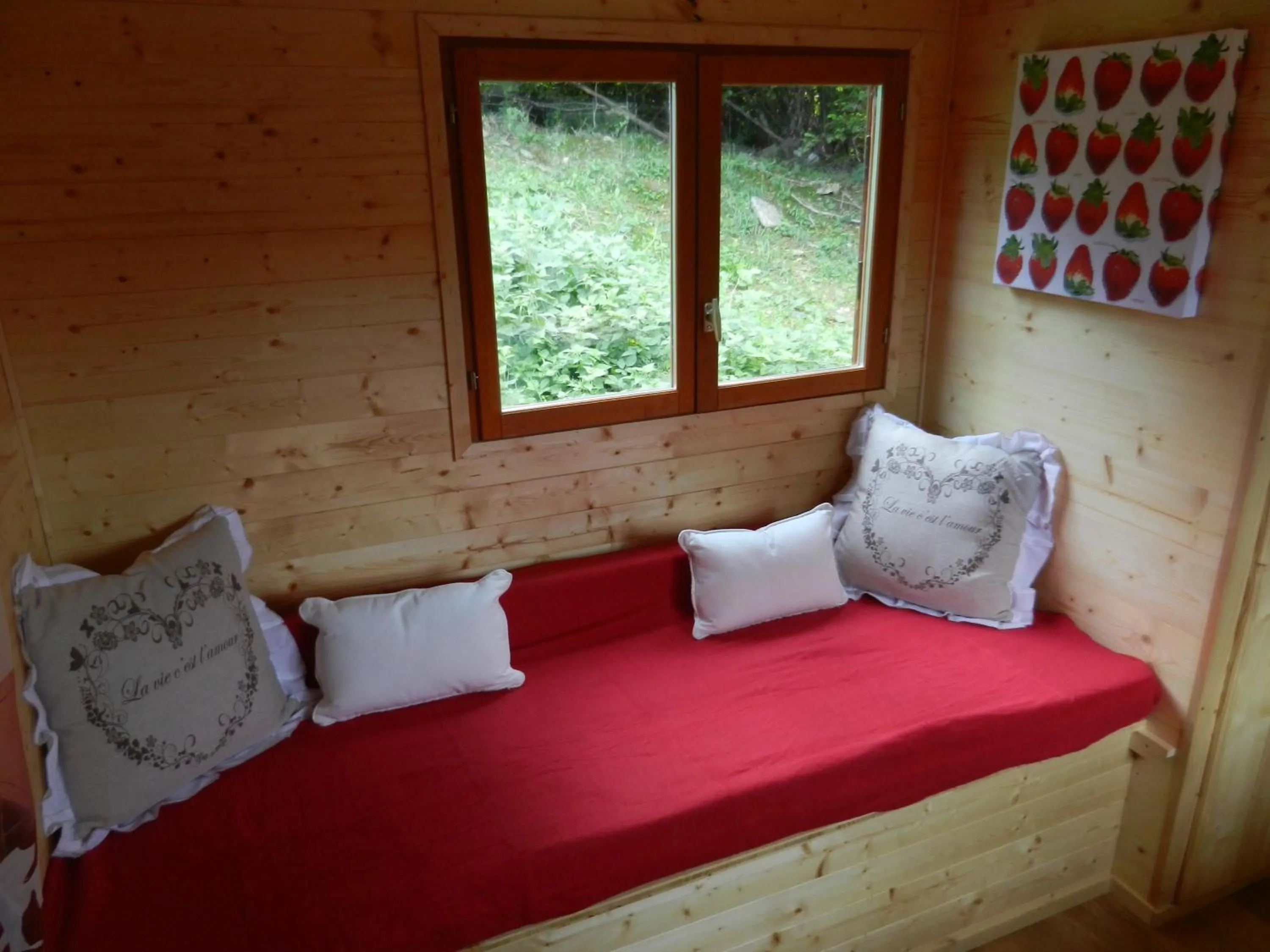 Living room, Bed in B&B Le 'Ti 'Bou de Refuge