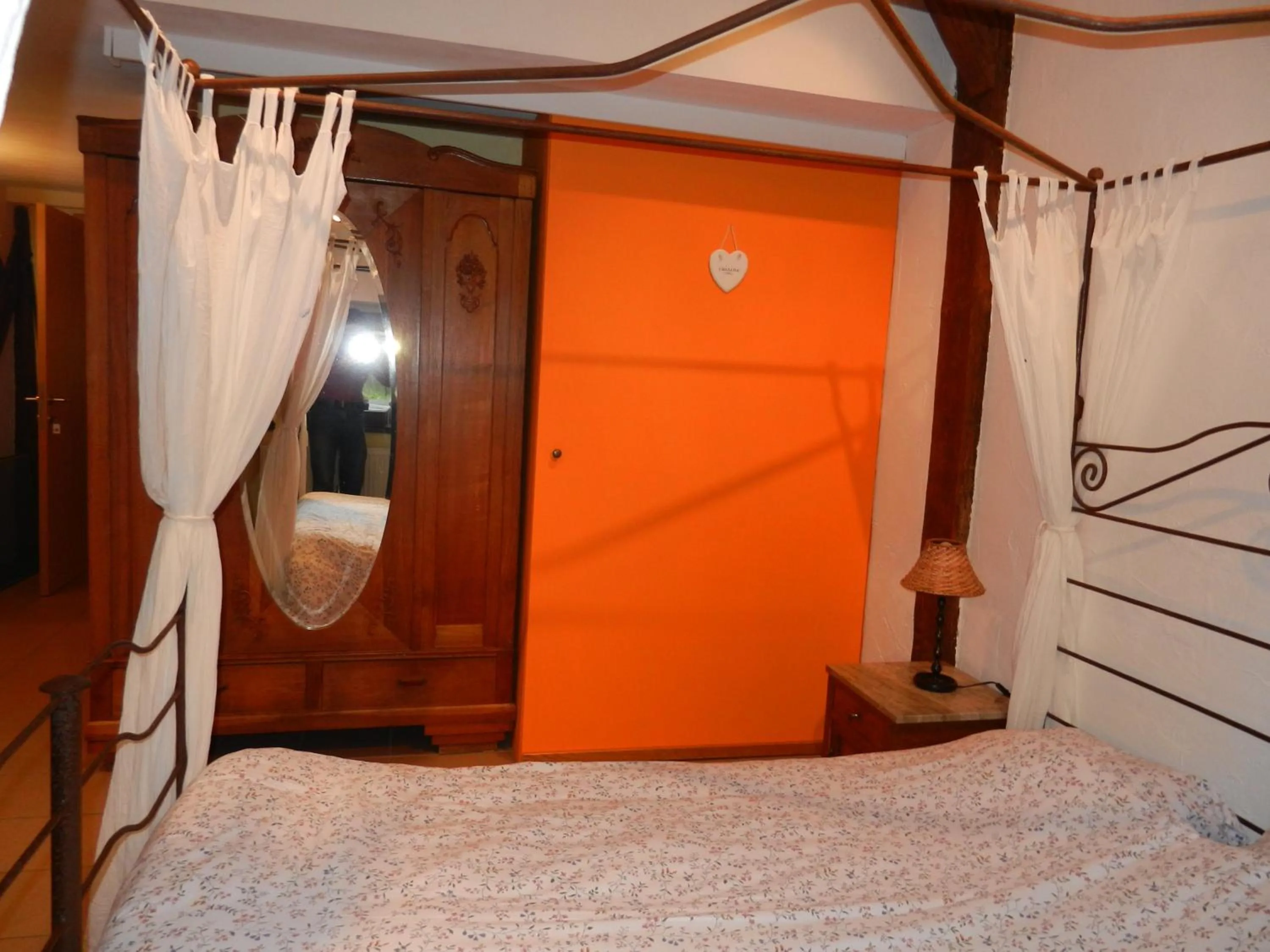 Decorative detail, Bed in B&B Le 'Ti 'Bou de Refuge