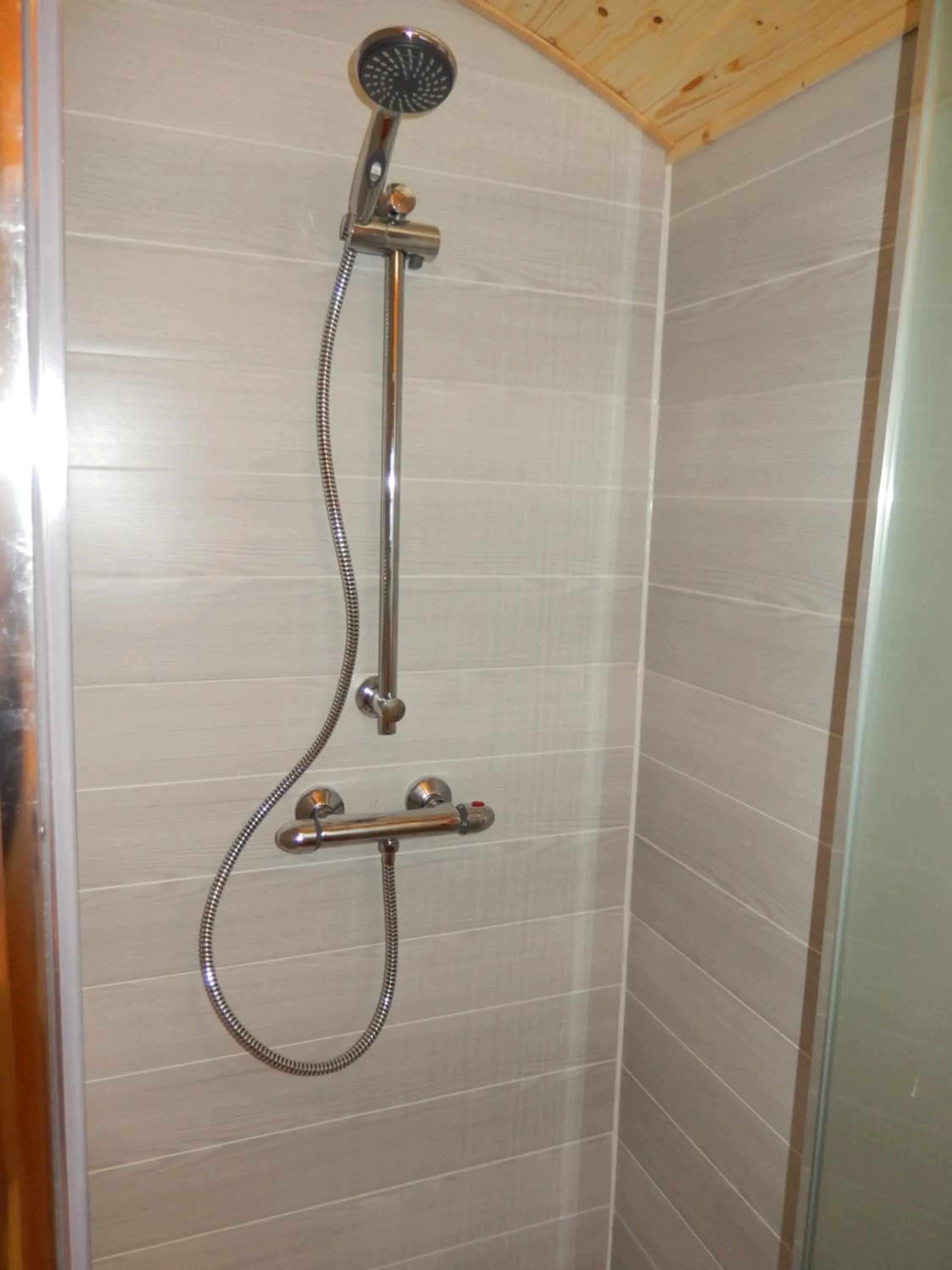 Shower in B&B Le 'Ti 'Bou de Refuge