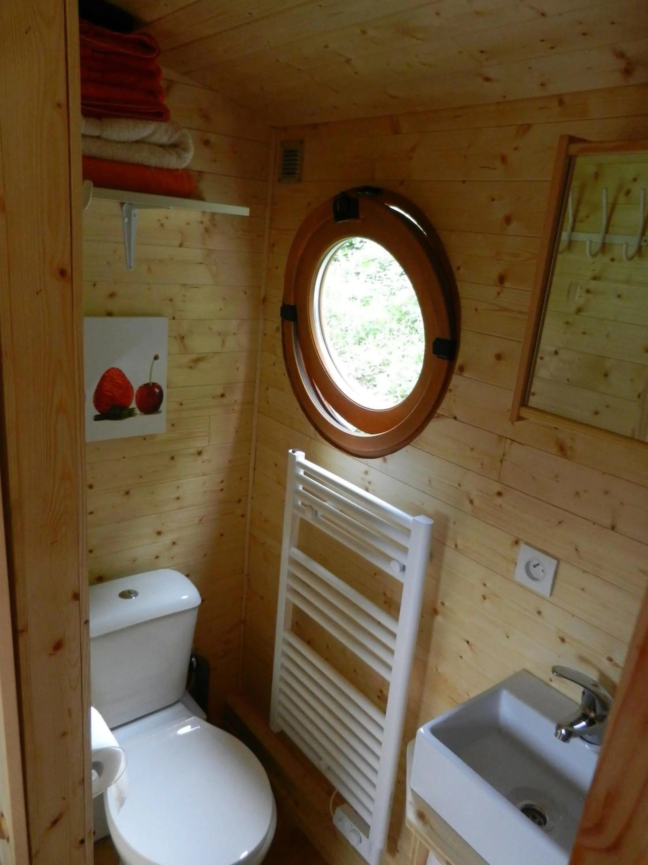 Toilet in B&B Le 'Ti 'Bou de Refuge