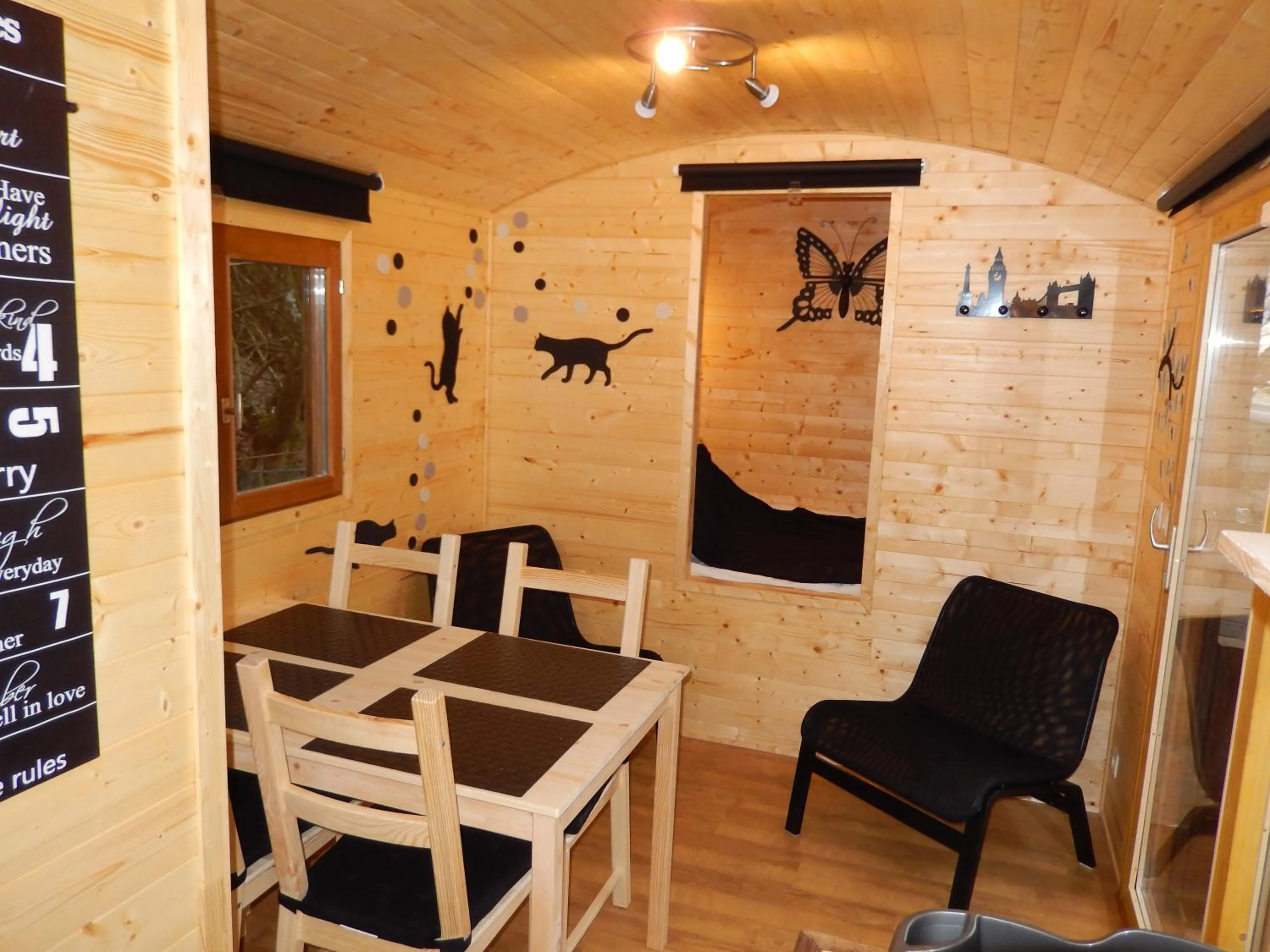 Dining area in B&B Le 'Ti 'Bou de Refuge