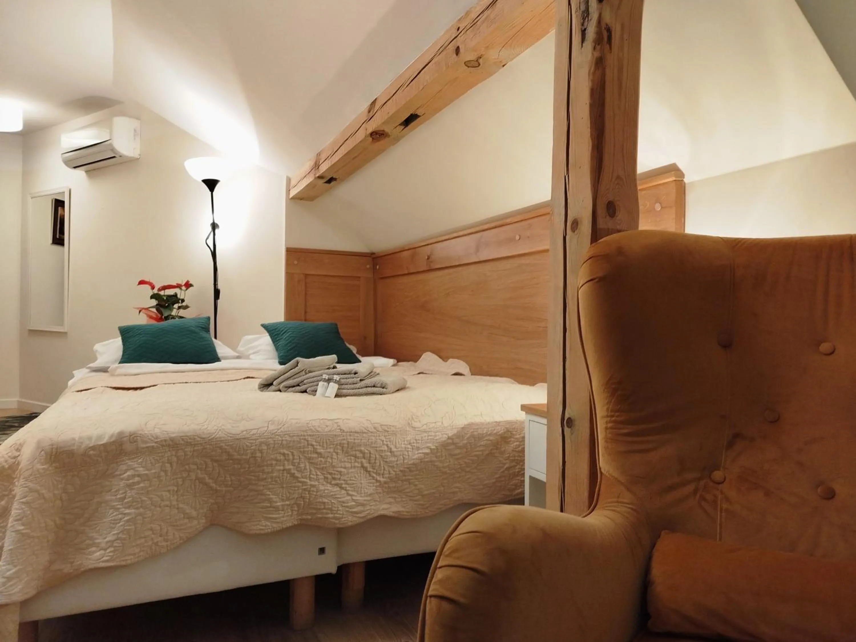 Bed in Willa Pod Basztą Restauracja&Wellness