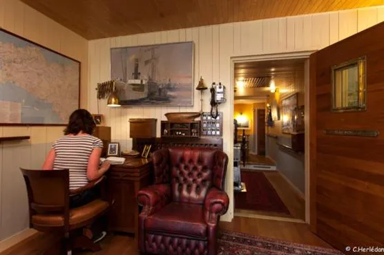 People in Hôtel Kermor