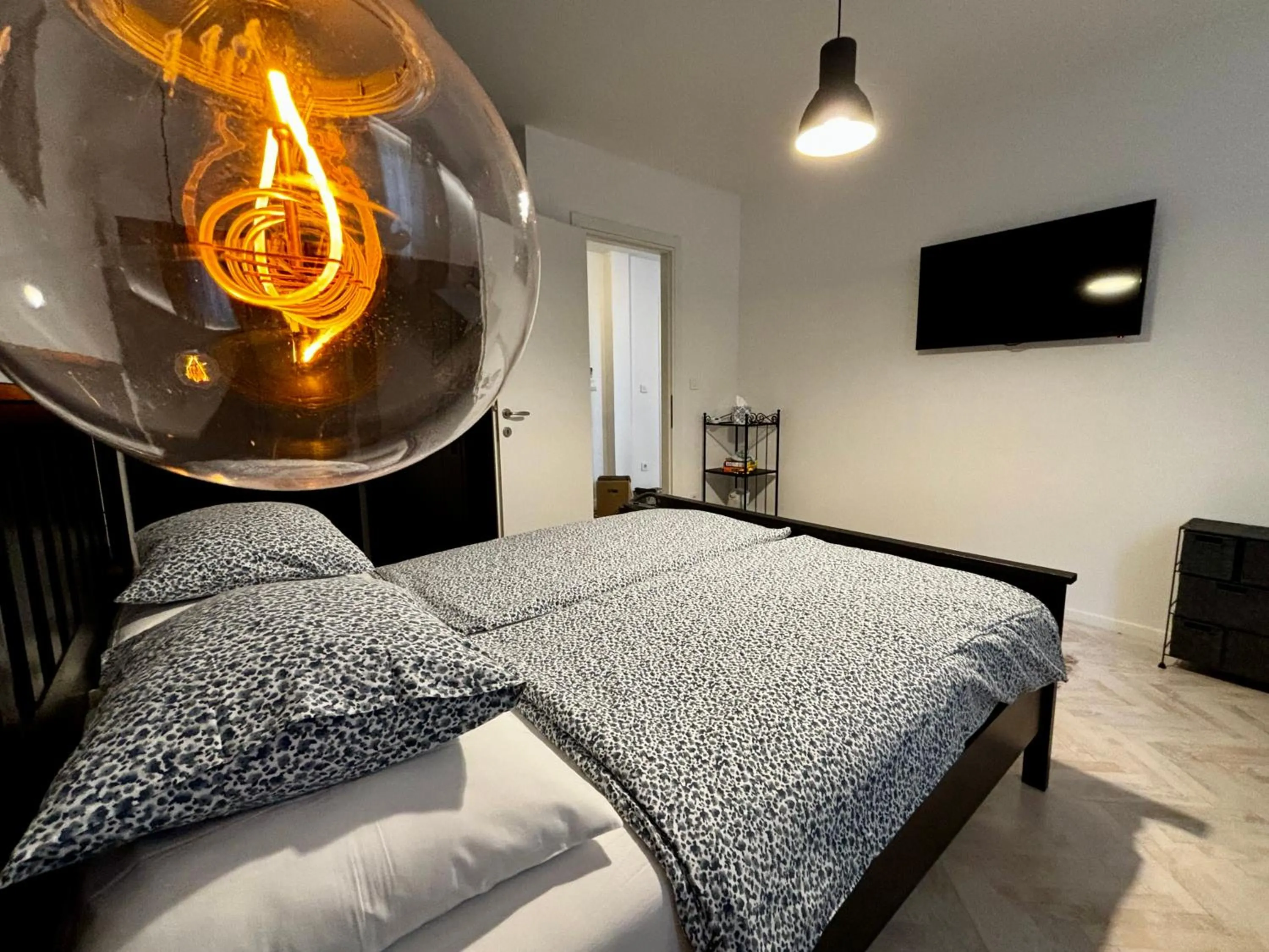 Split Right Place****Cozy and completely new