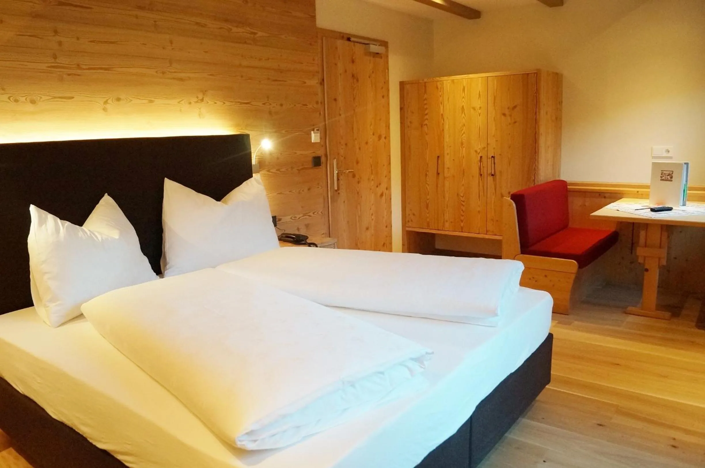Photo of the whole room, Bed in Hotel Laurin