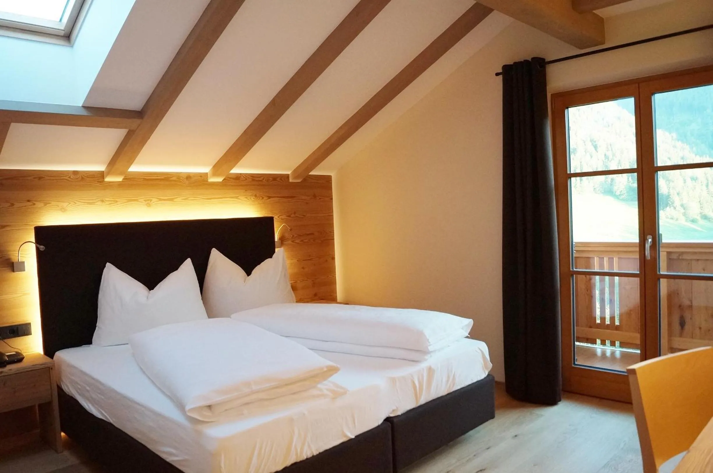 Photo of the whole room, Bed in Hotel Laurin