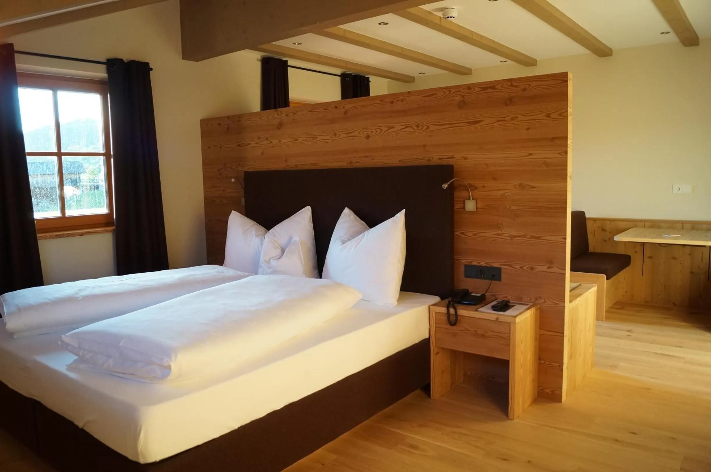 Seating area, Bed in Hotel Laurin