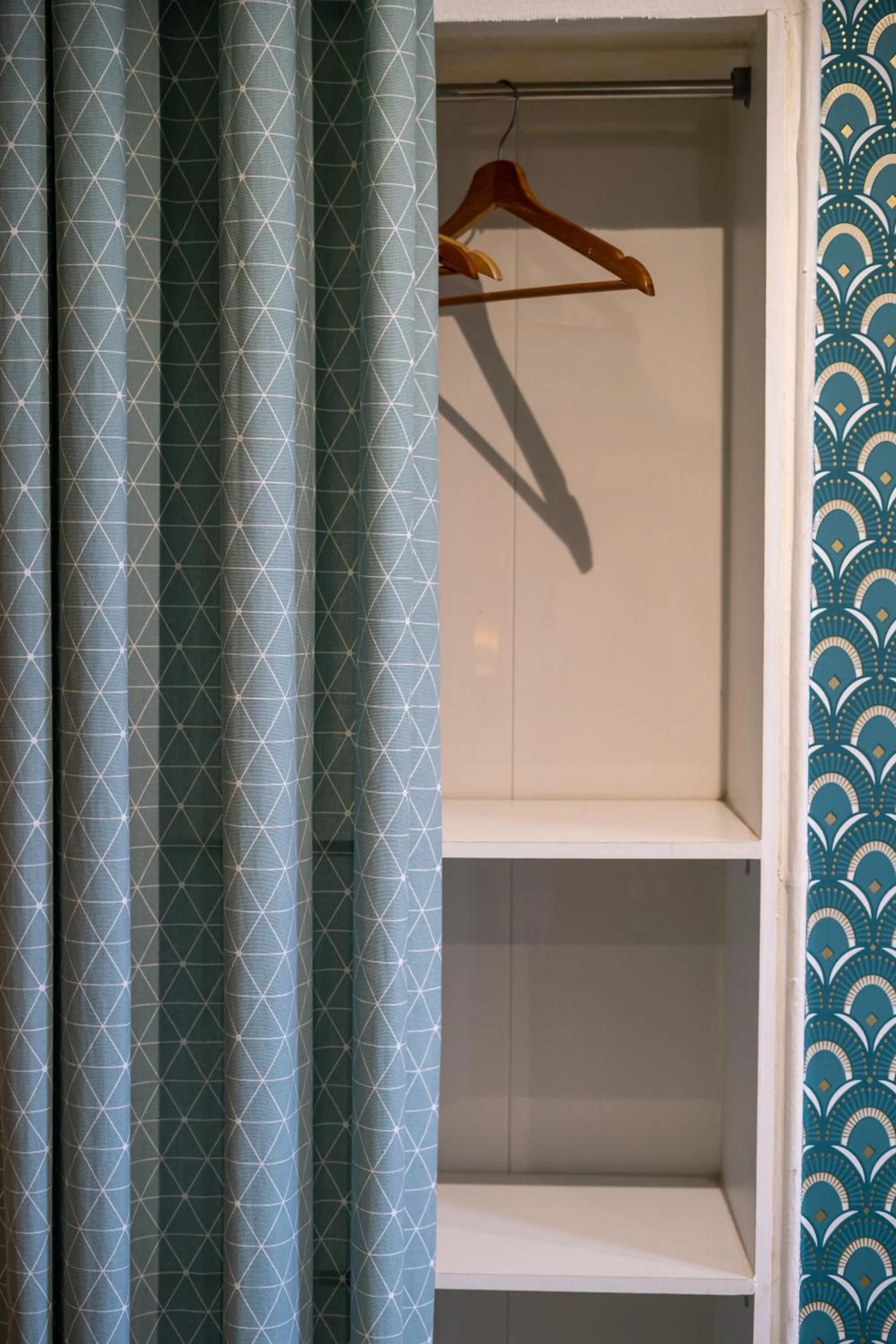 storage in Capstay Color Valenciennes & Netflix