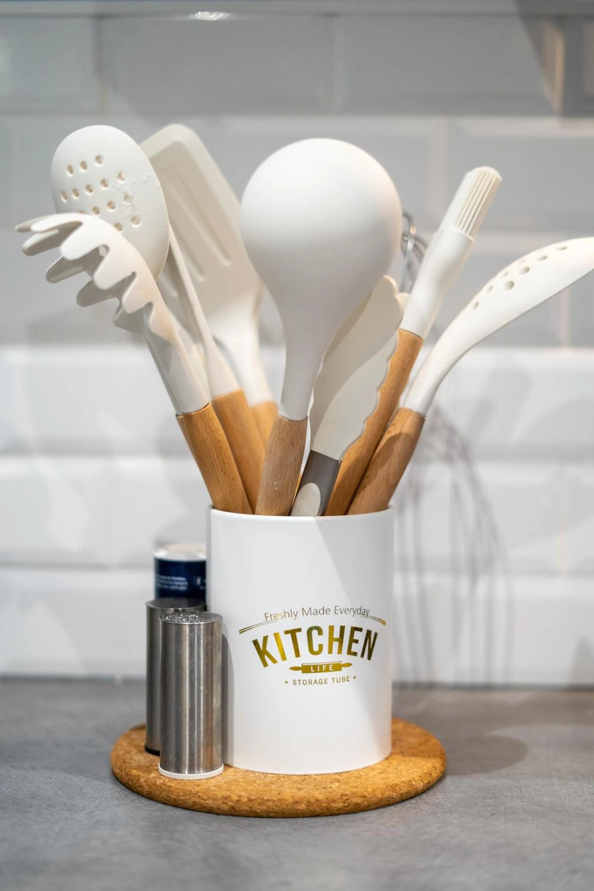 Kitchen or kitchenette in Capstay Color Valenciennes & Netflix