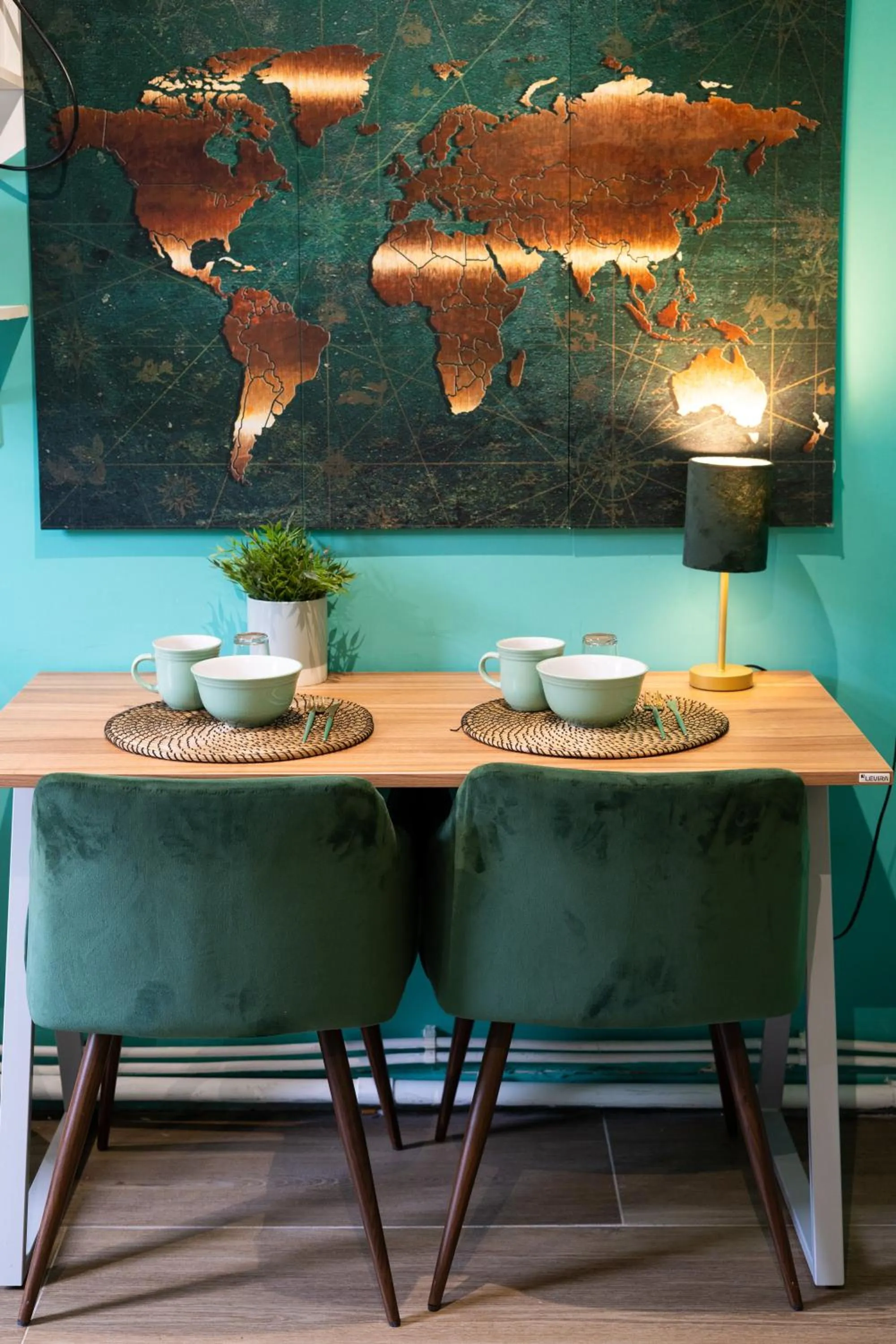 Dining area in Capstay Color Valenciennes & Netflix