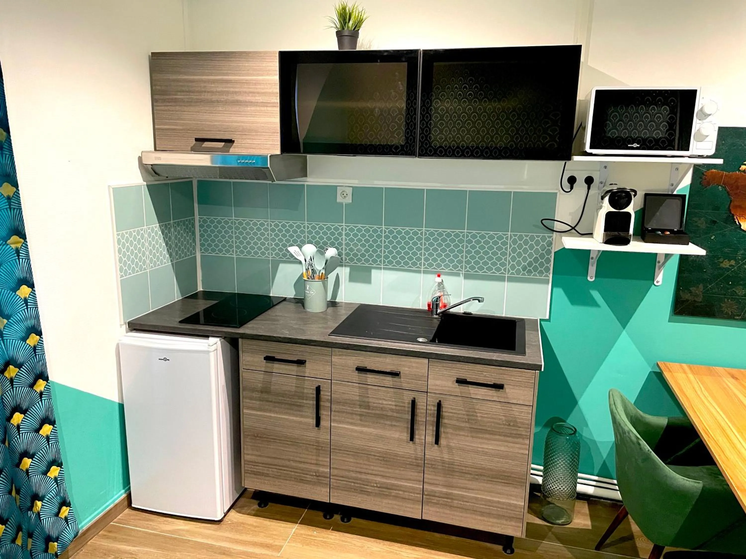 Kitchen or kitchenette in Capstay Color Valenciennes & Netflix