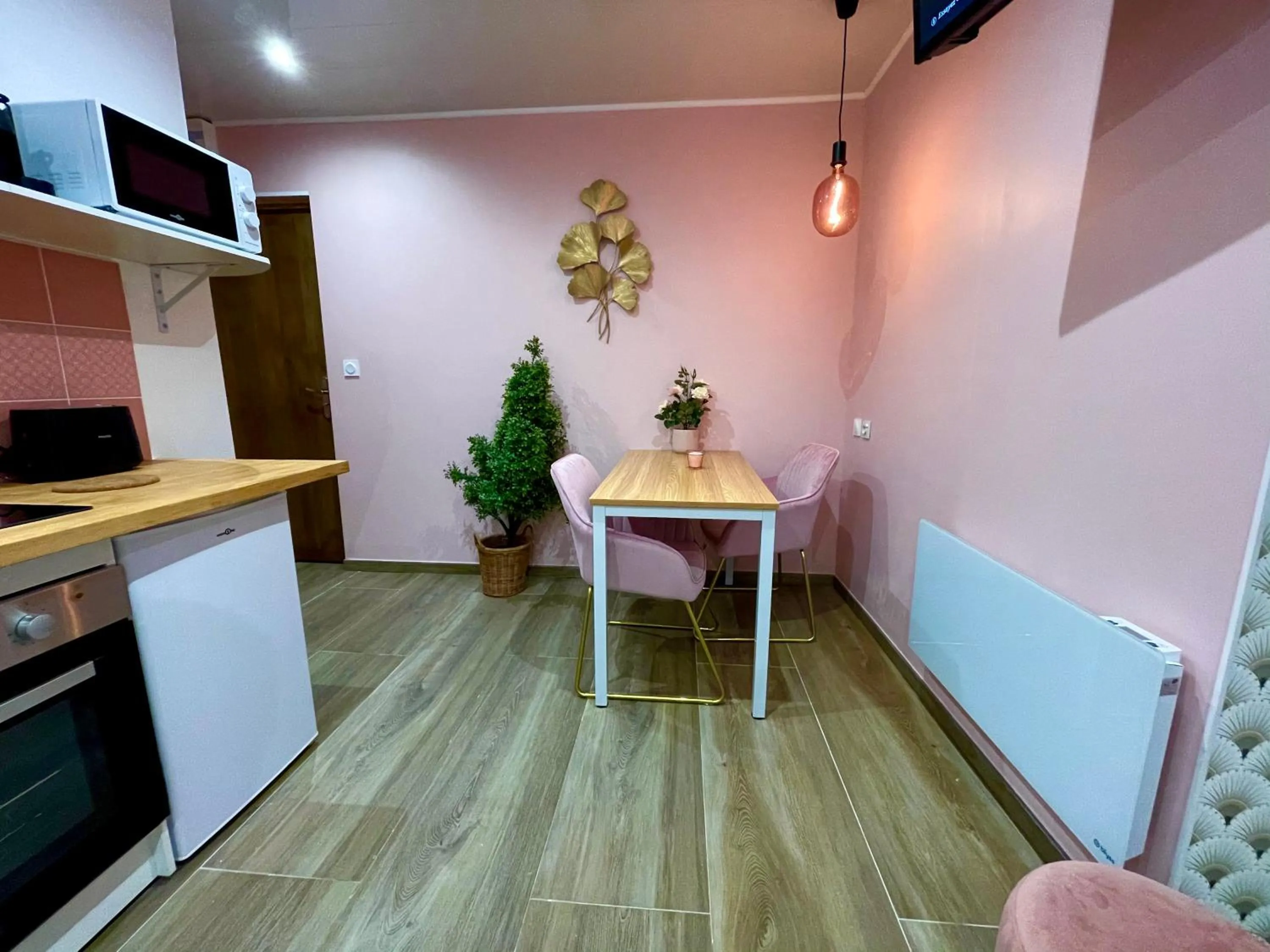 Seating area in Capstay Color Valenciennes & Netflix