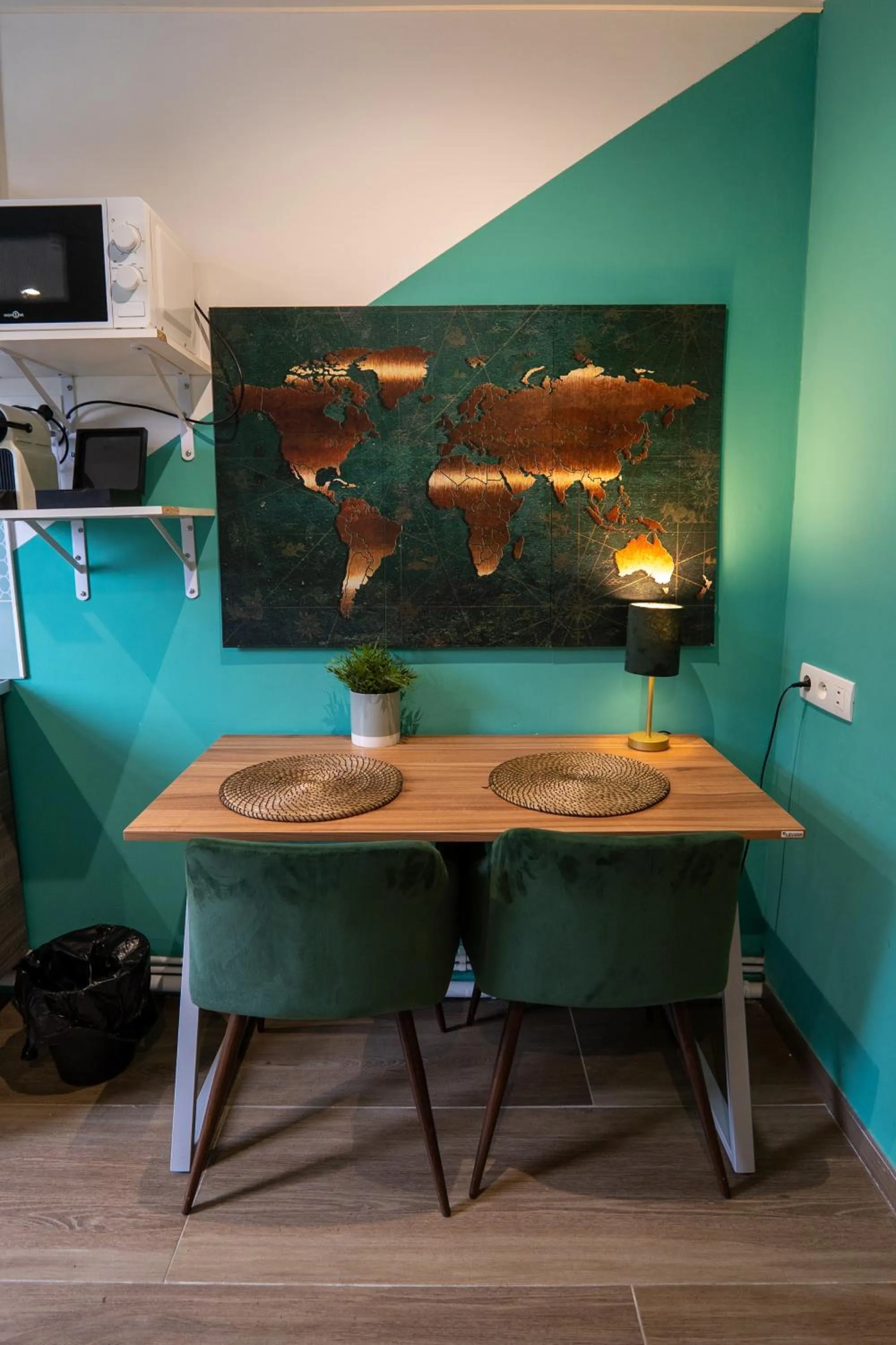 Seating area in Capstay Color Valenciennes & Netflix