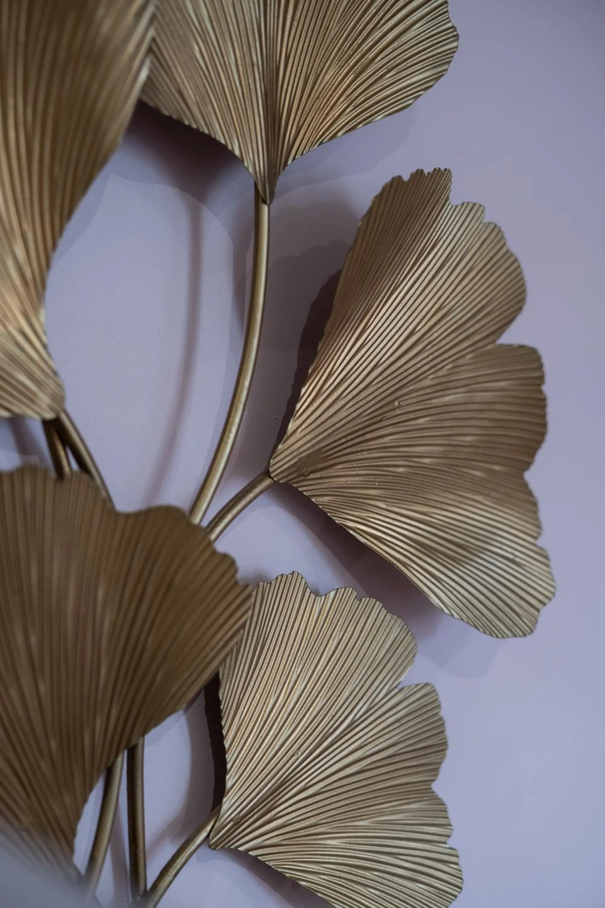 Decorative detail in Capstay Color Valenciennes & Netflix