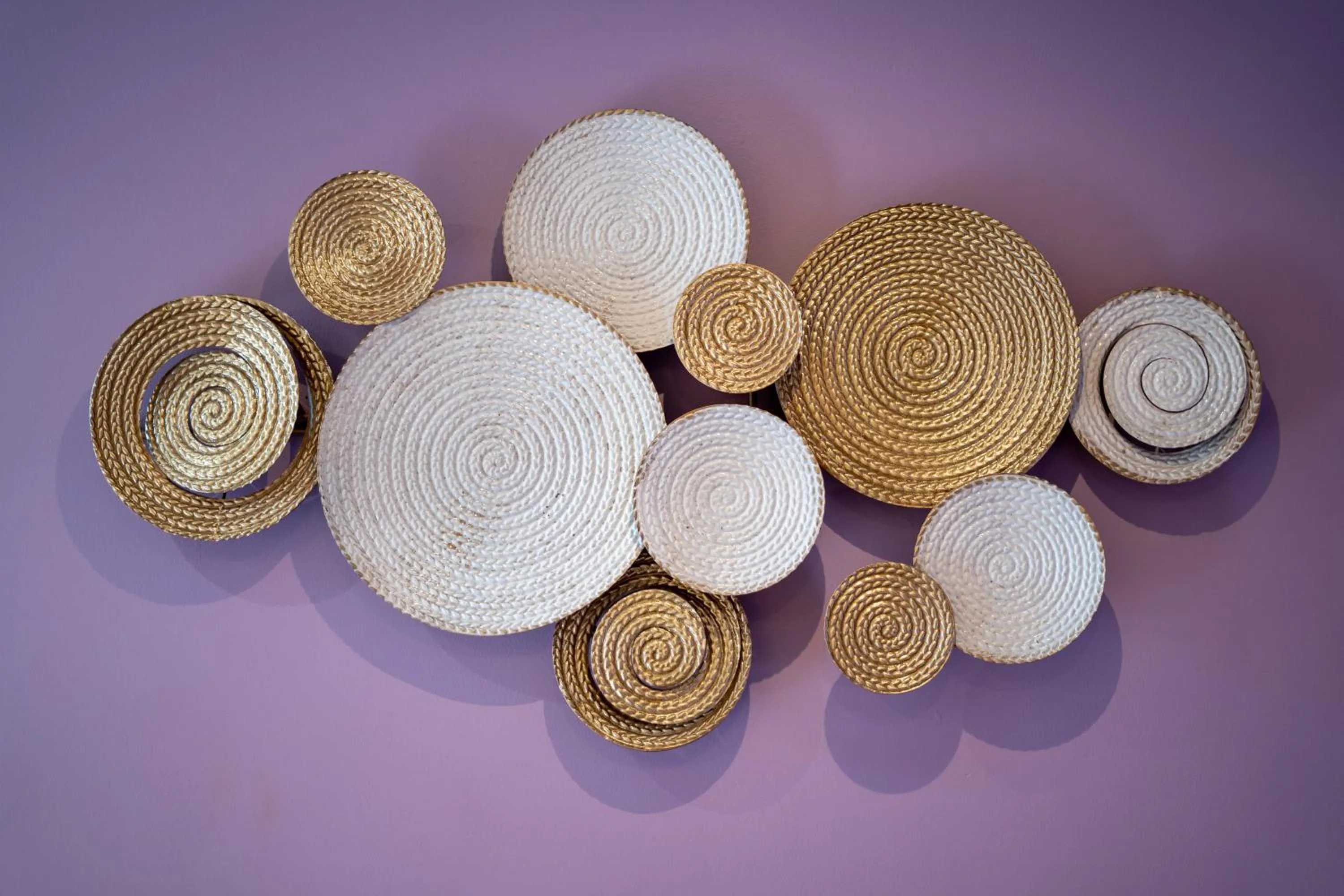 Decorative detail in Capstay Color Valenciennes & Netflix