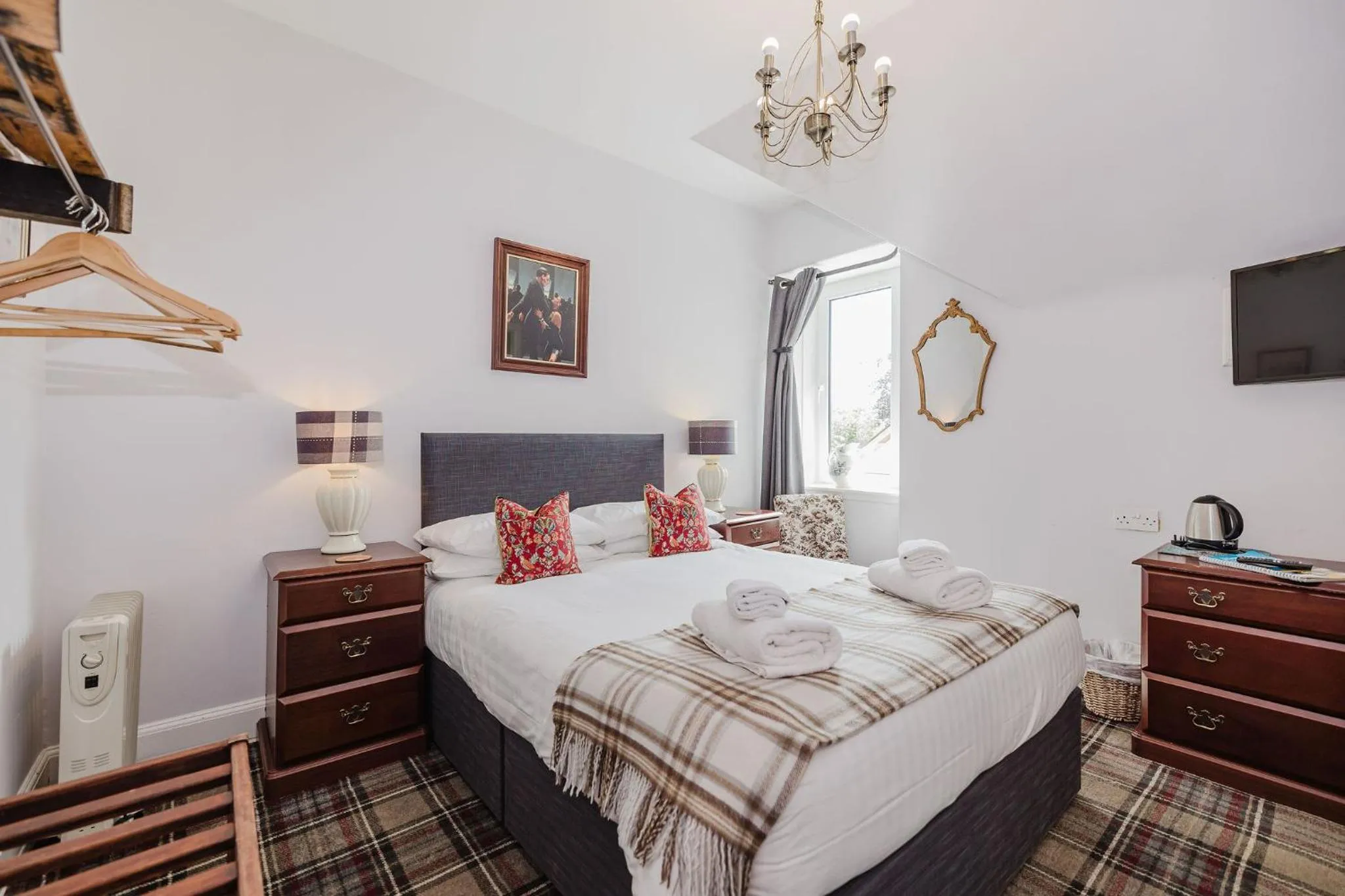 Bedroom, Bed in Whitebridge Hotel