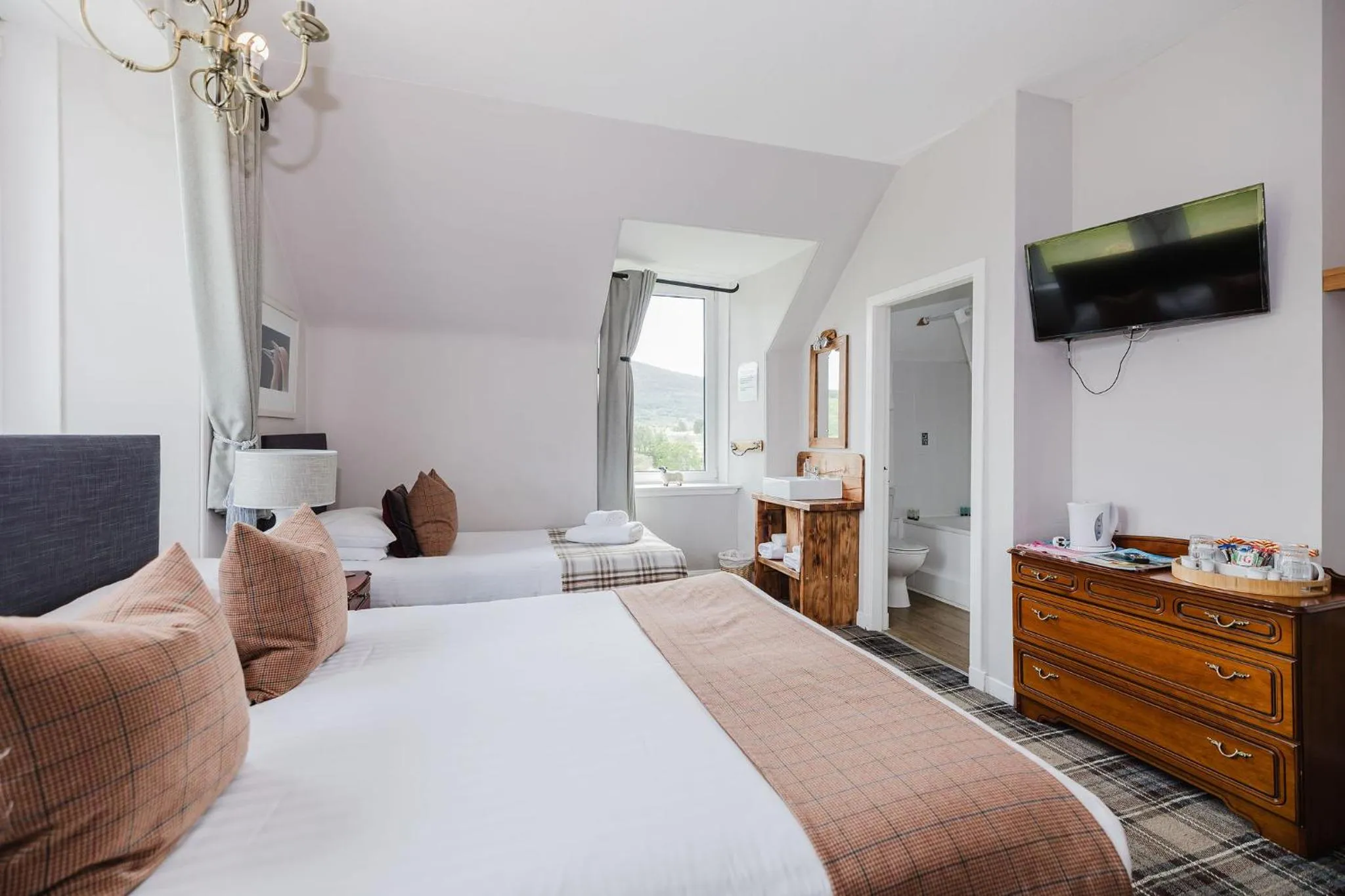 Bed in Whitebridge Hotel