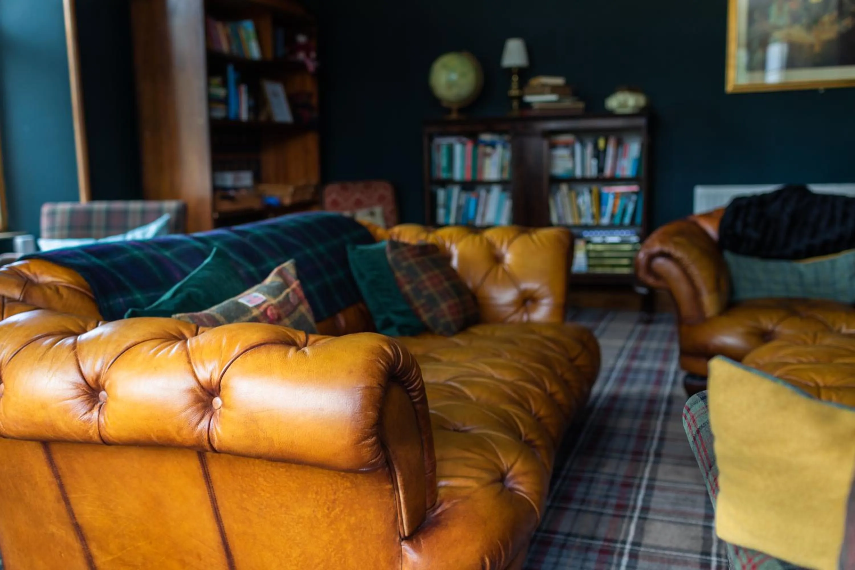 Communal lounge/ TV room in Whitebridge Hotel